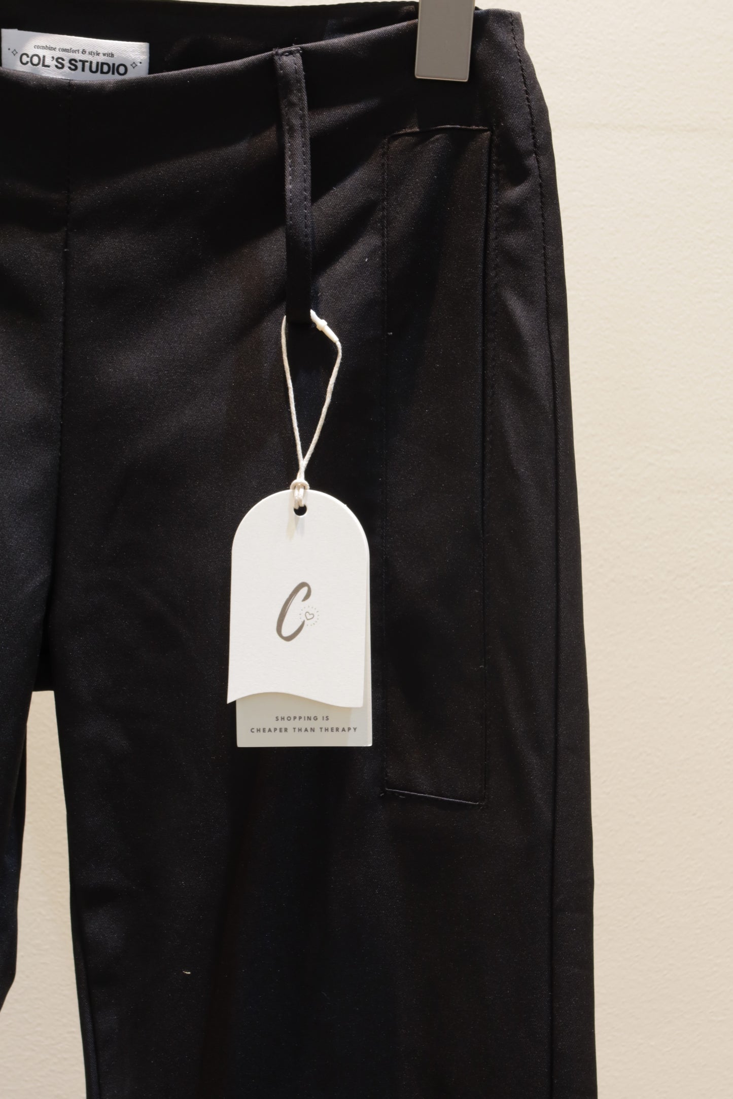Low waist v cut trousers