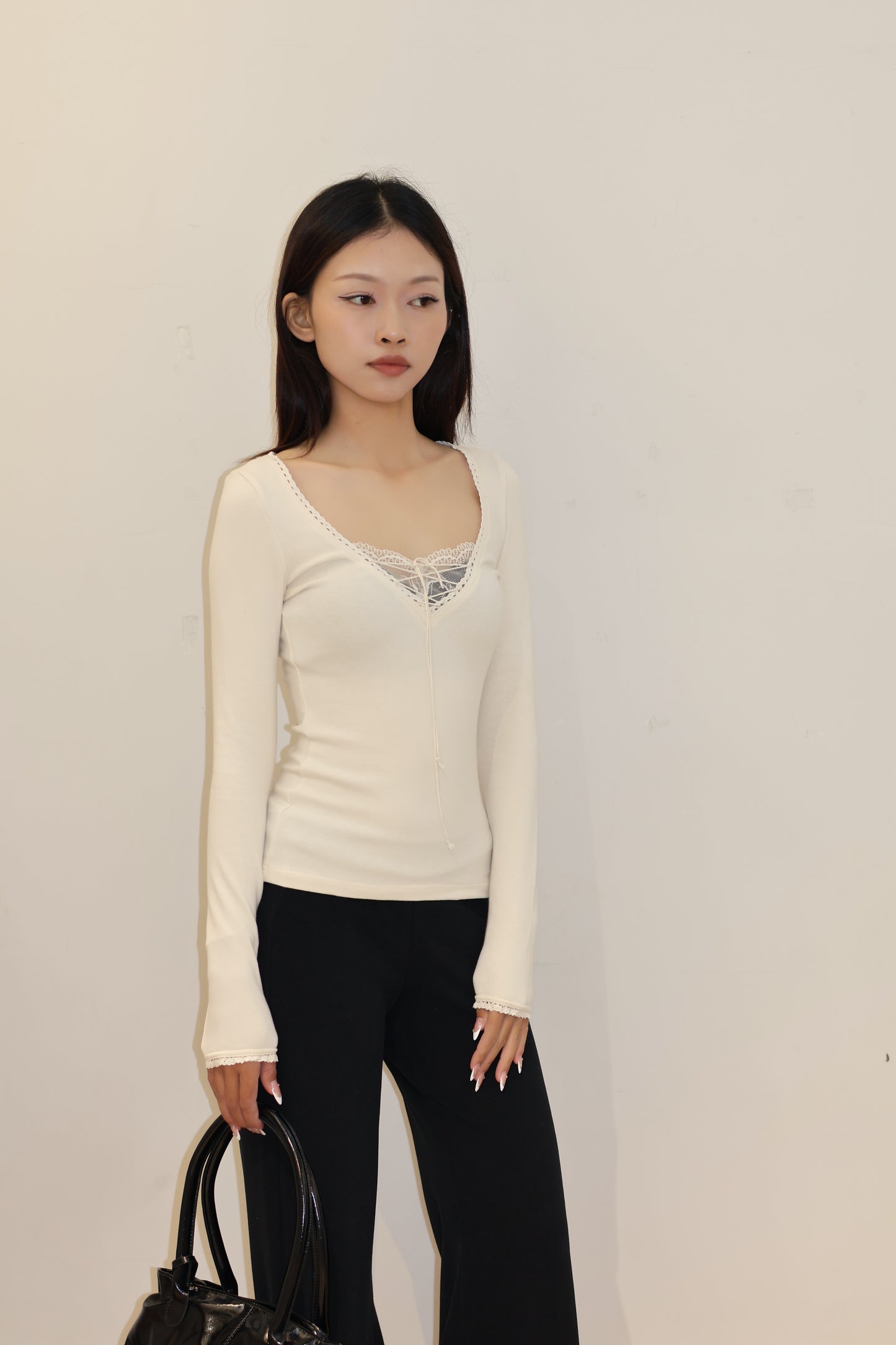 LACE TIED V NECK LONG SLEEVE CREAM