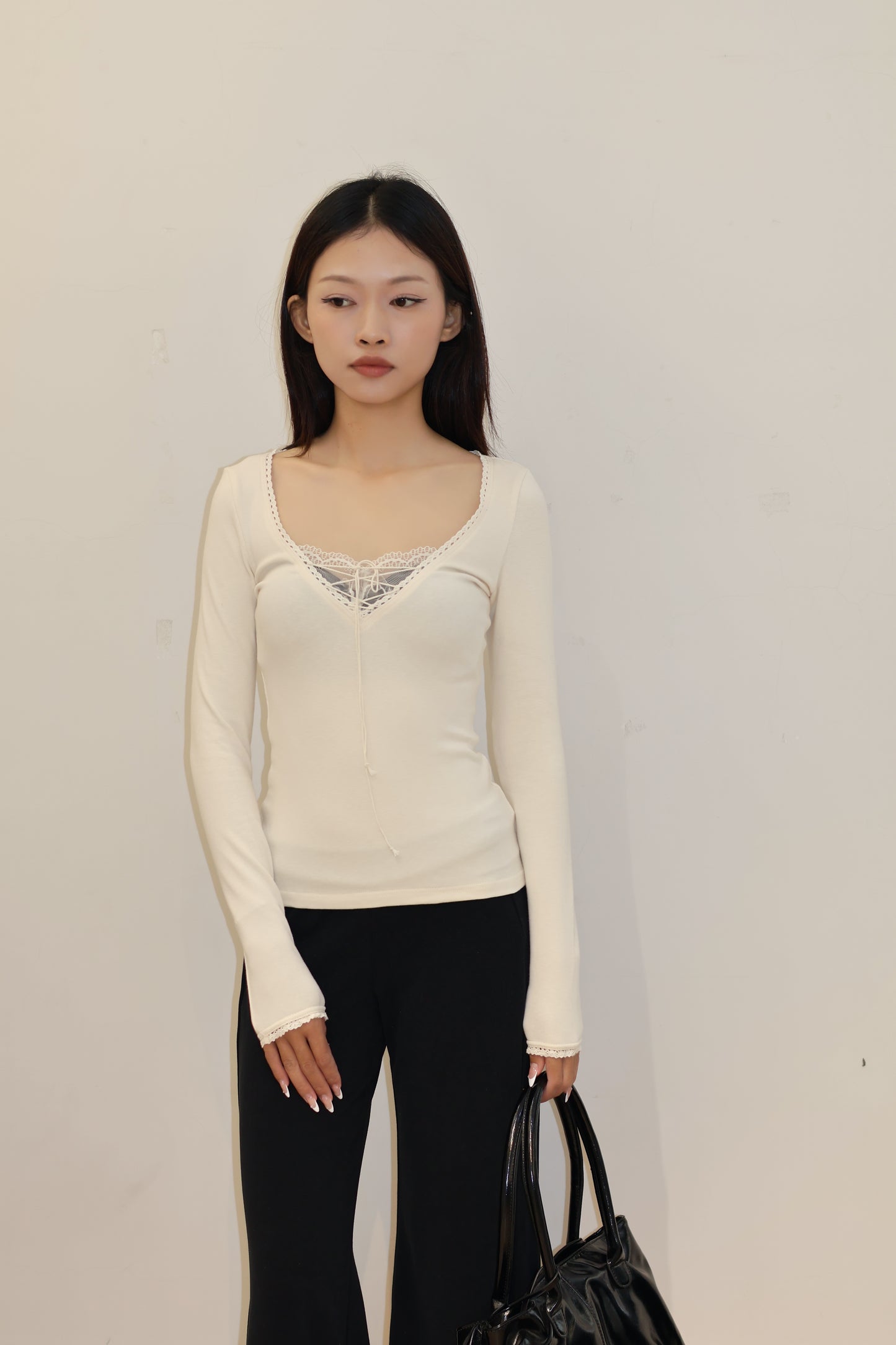 LACE TIED V NECK LONG SLEEVE CREAM