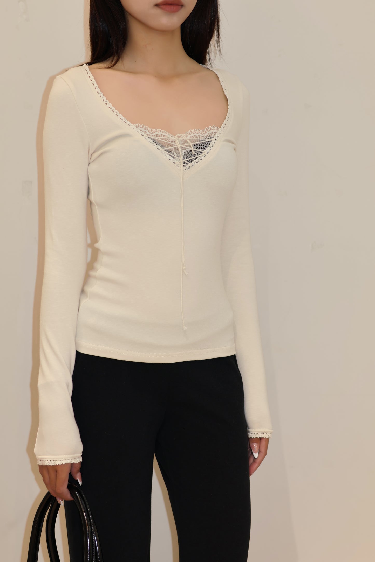 LACE TIED V NECK LONG SLEEVE CREAM
