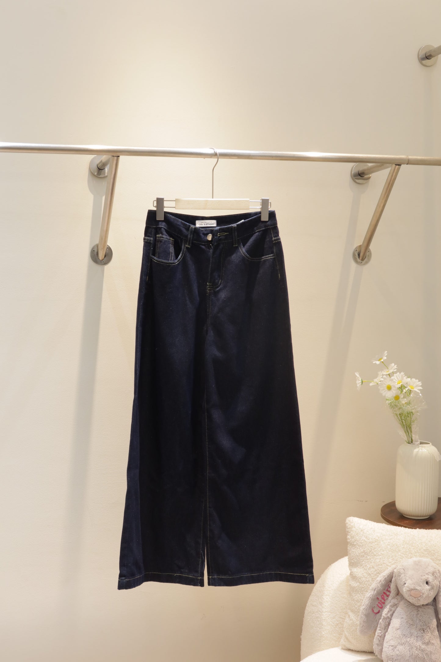 Baggy dark blue denim jeans