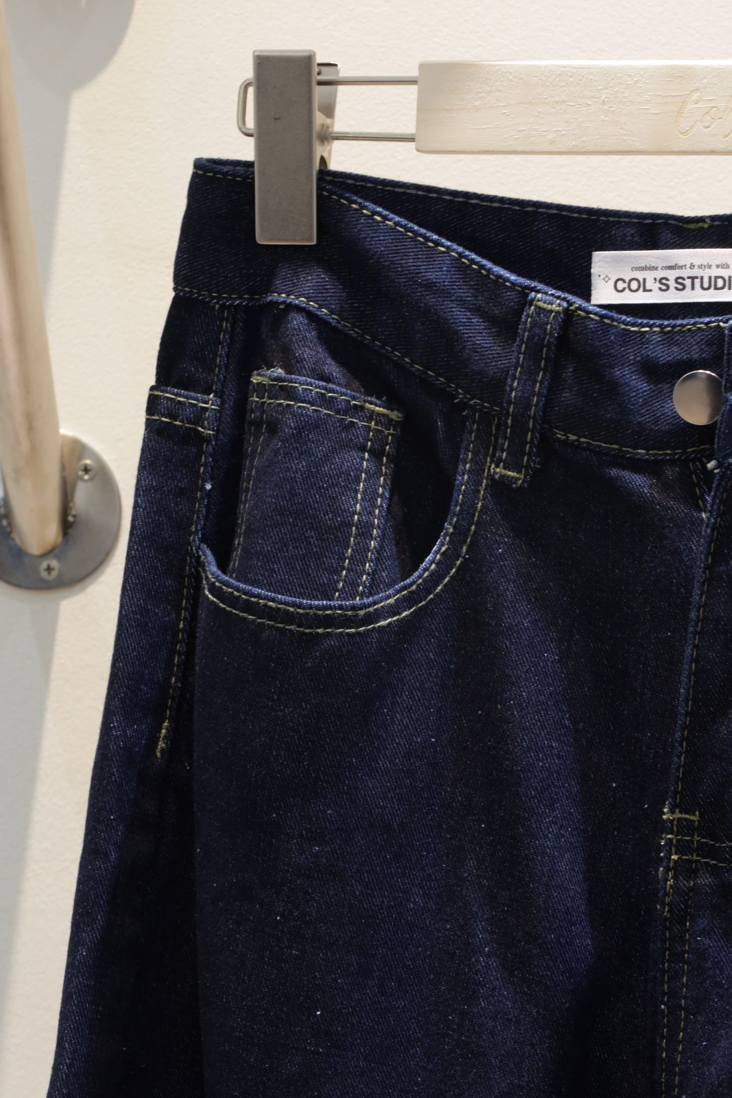 Baggy dark blue denim jeans