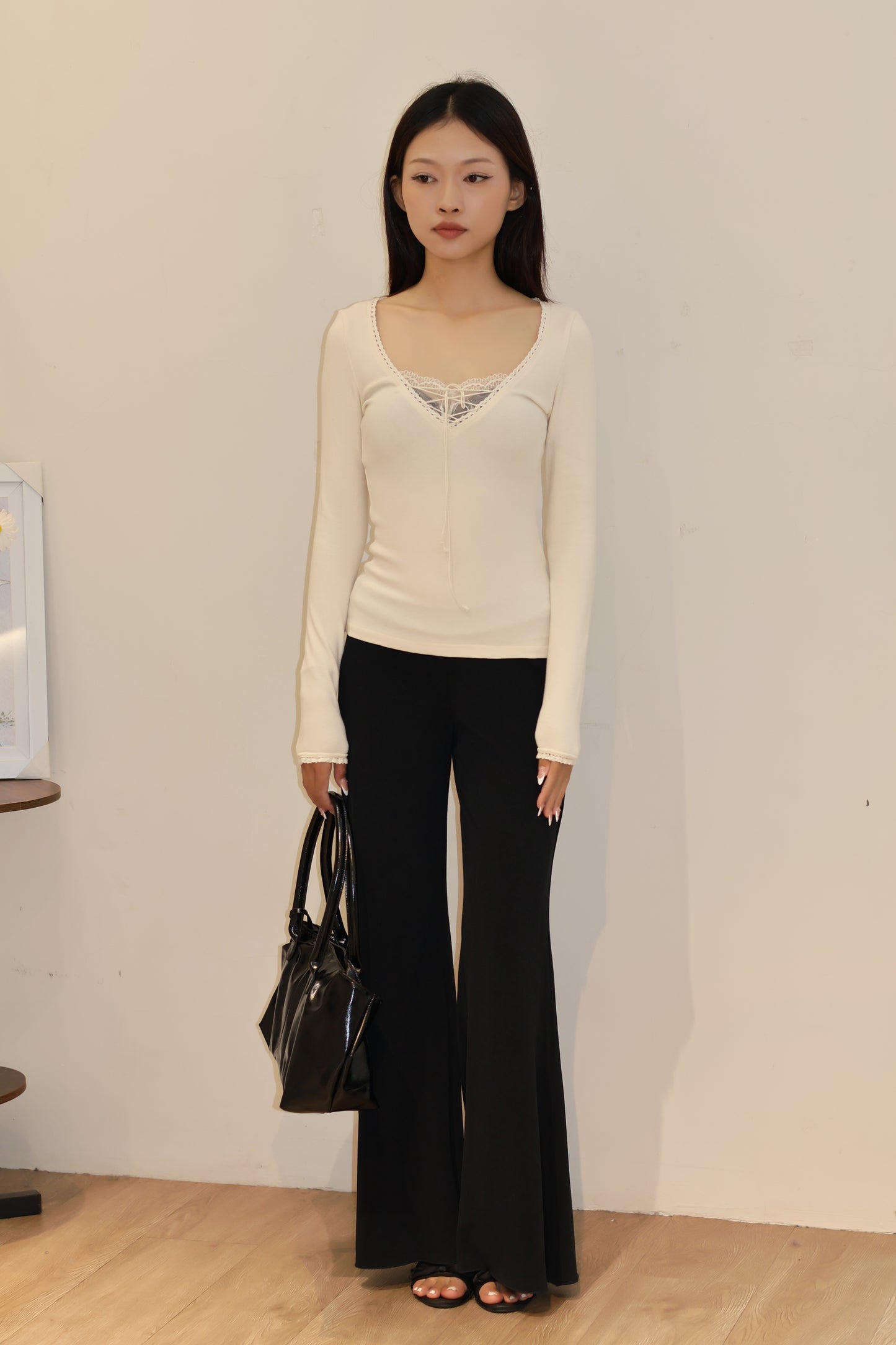LACE TIED V NECK LONG SLEEVE CREAM