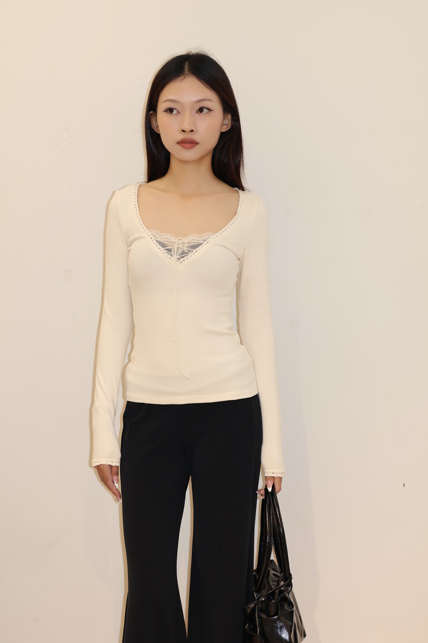 LACE TIED V NECK LONG SLEEVE CREAM