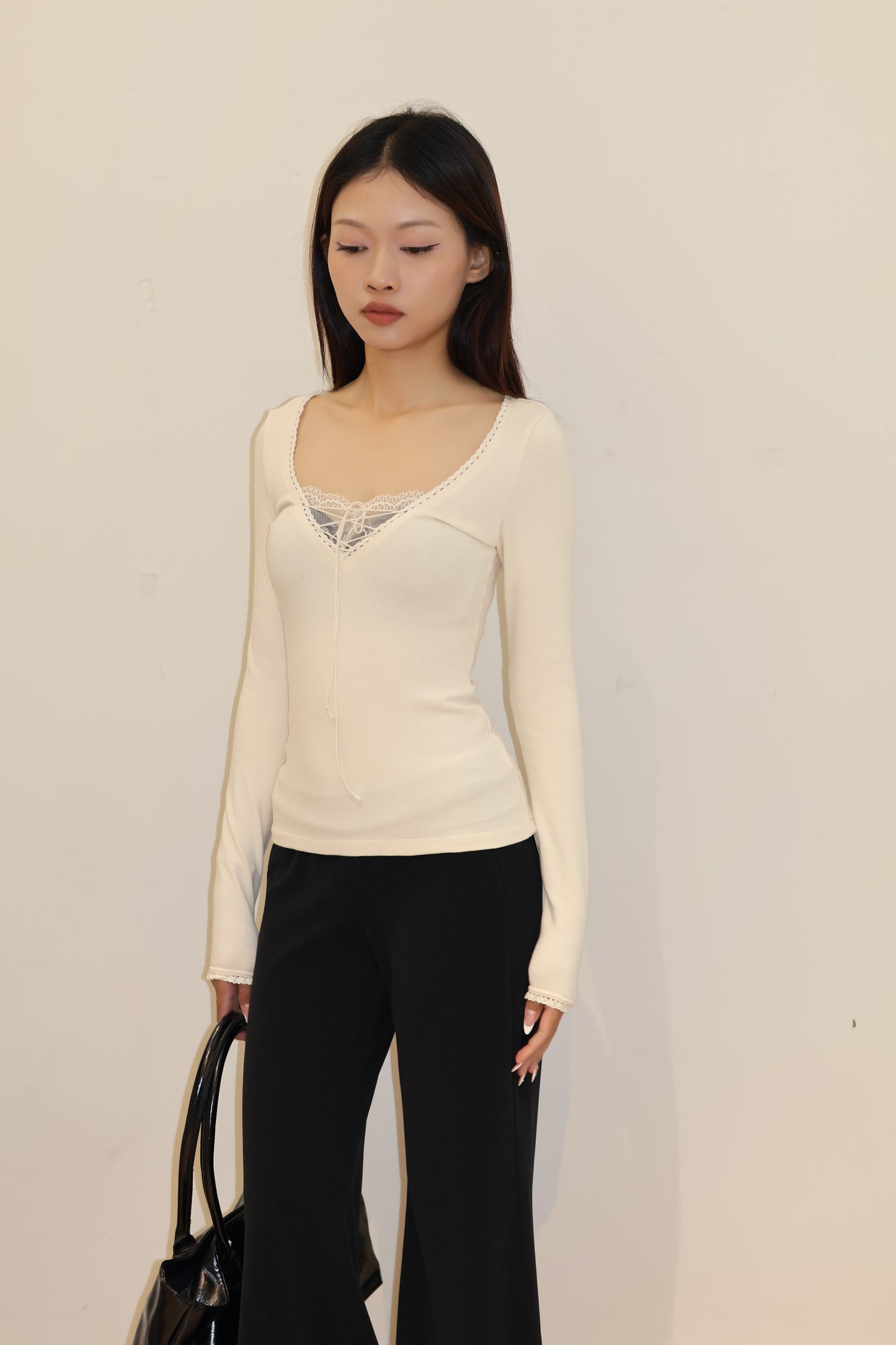 LACE TIED V NECK LONG SLEEVE CREAM