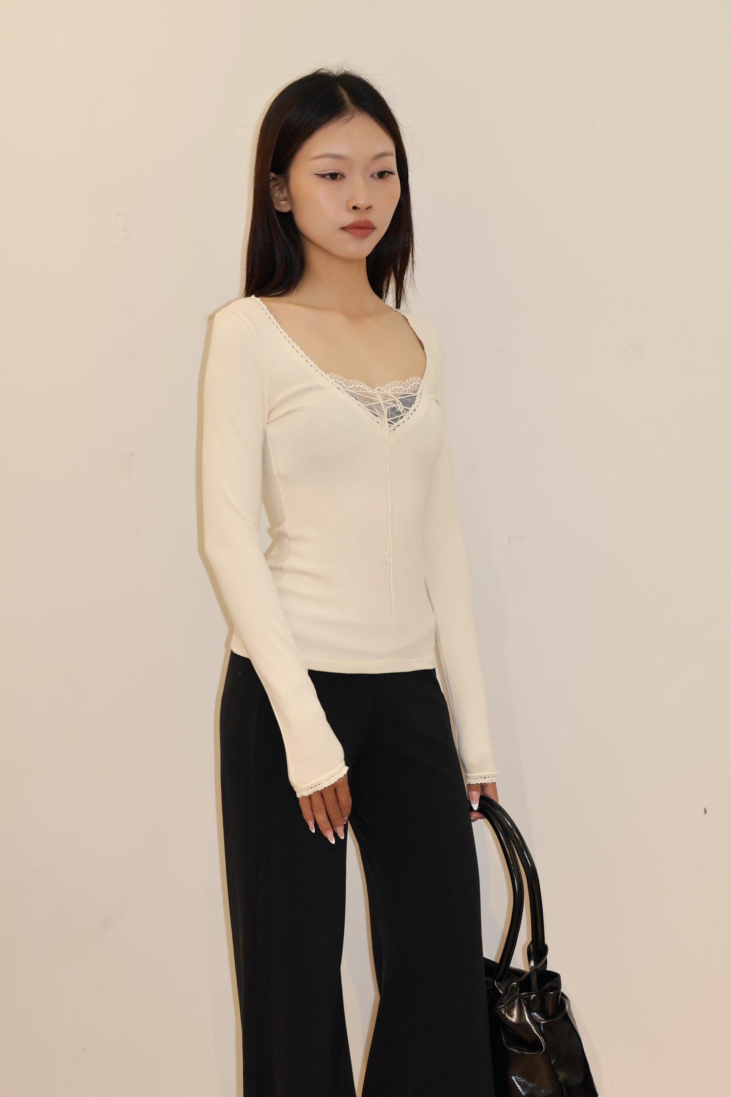 LACE TIED V NECK LONG SLEEVE CREAM