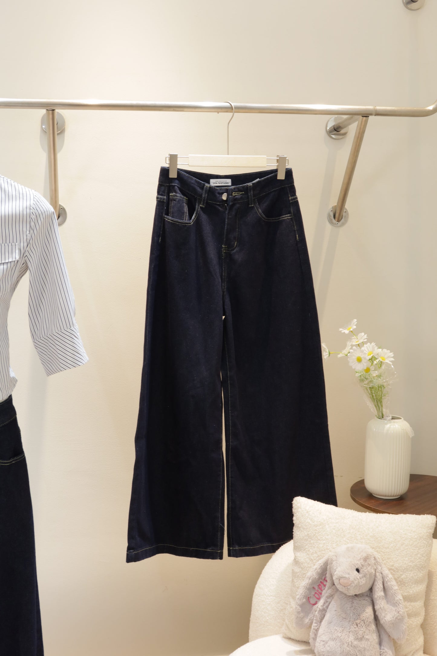 Baggy dark blue denim jeans