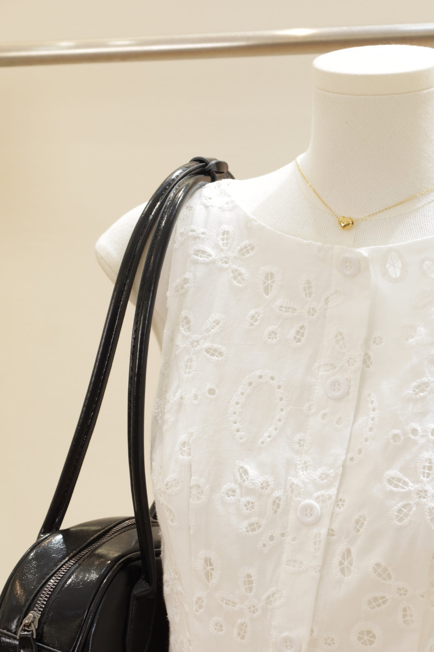 SLEEVELESS embroidered dress