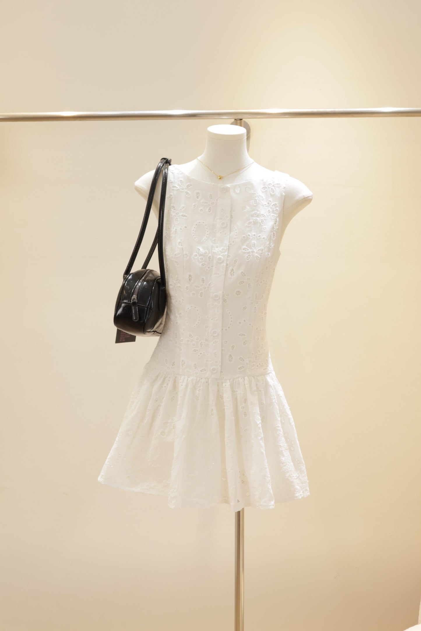 SLEEVELESS embroidered dress