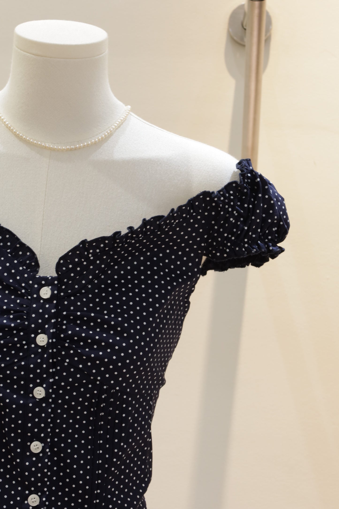 BM polkadot buttoned v top