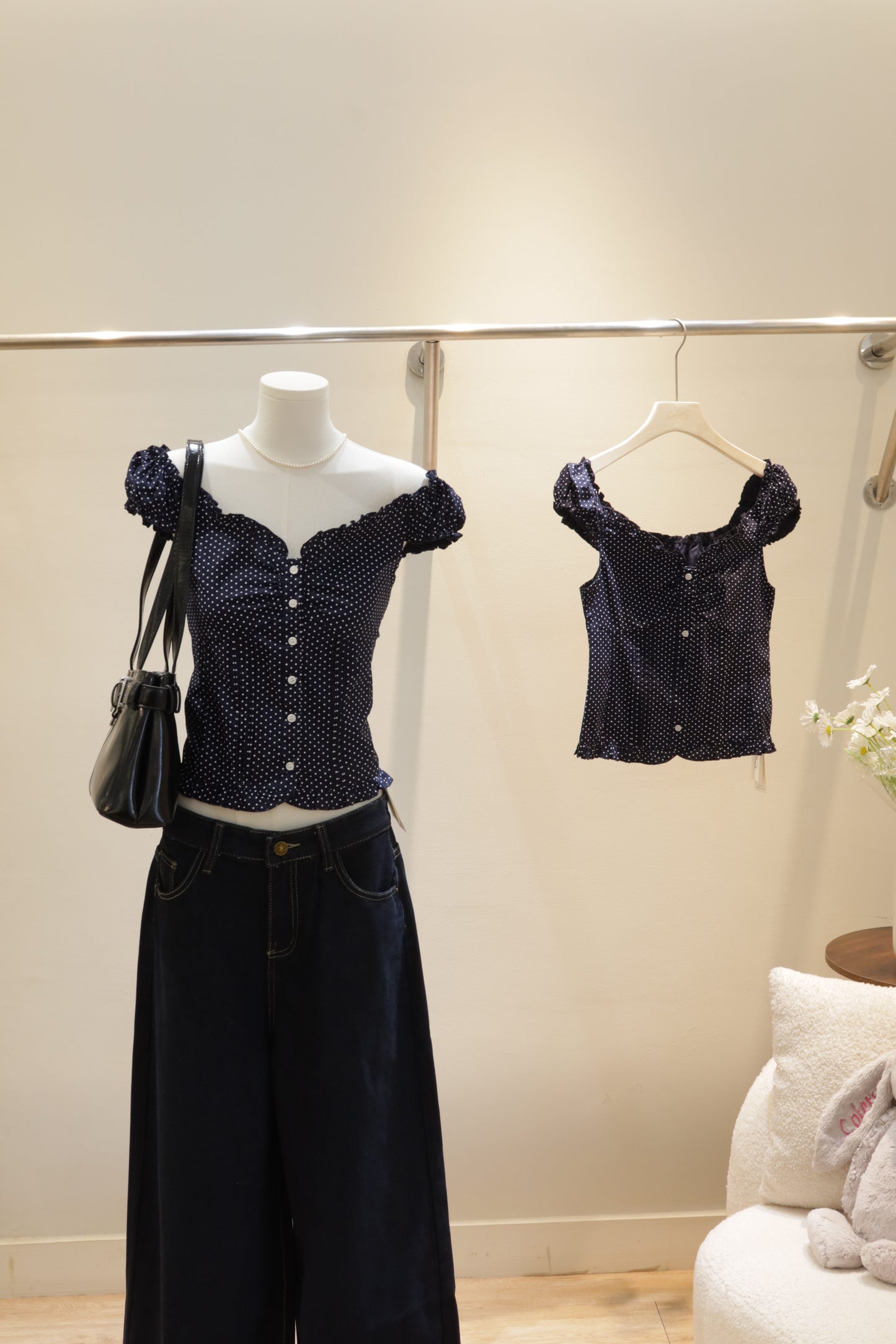 BM polkadot buttoned v top