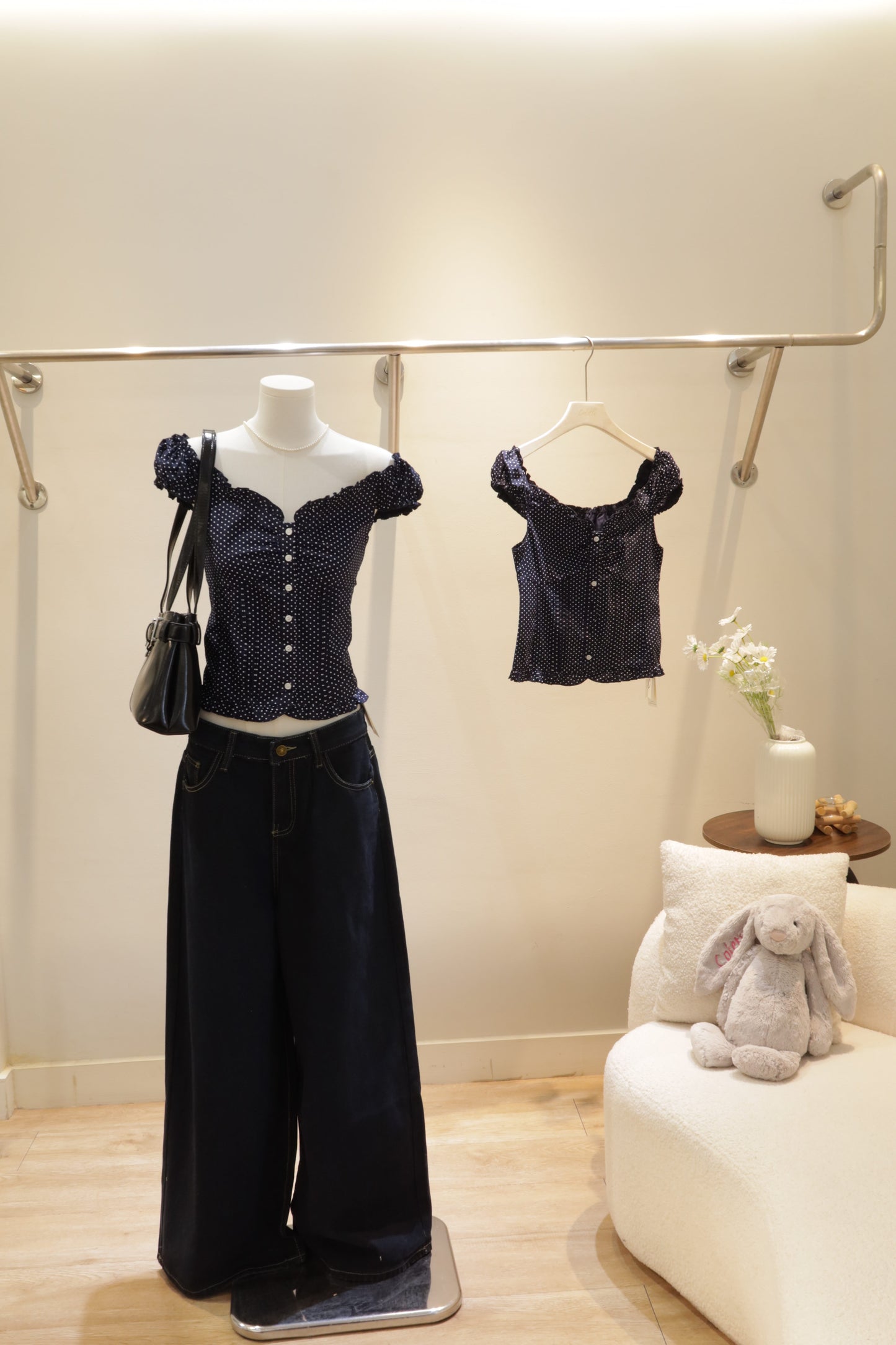 BM polkadot buttoned v top