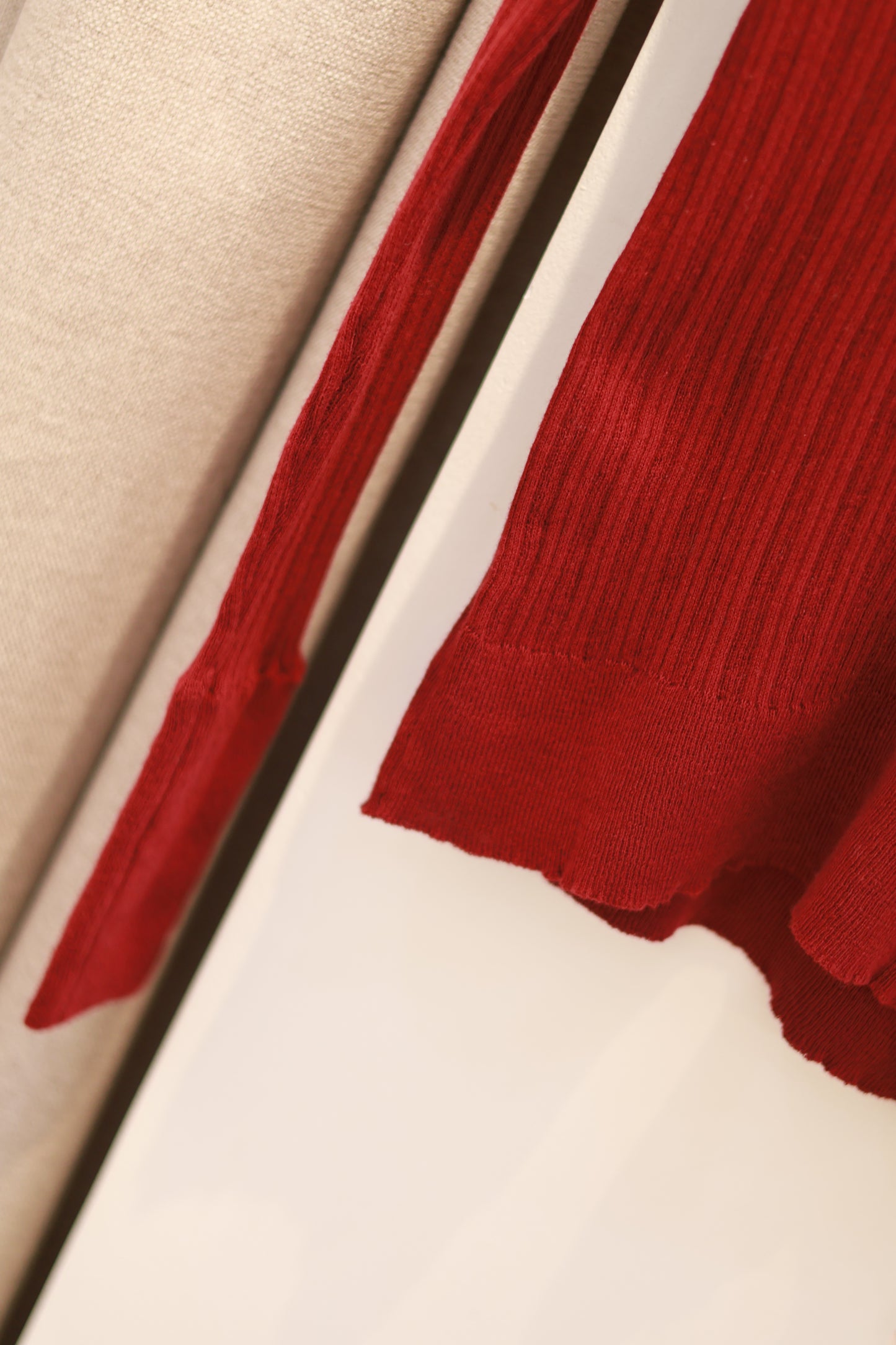 RED V NECK LONG SLEEVE TOP