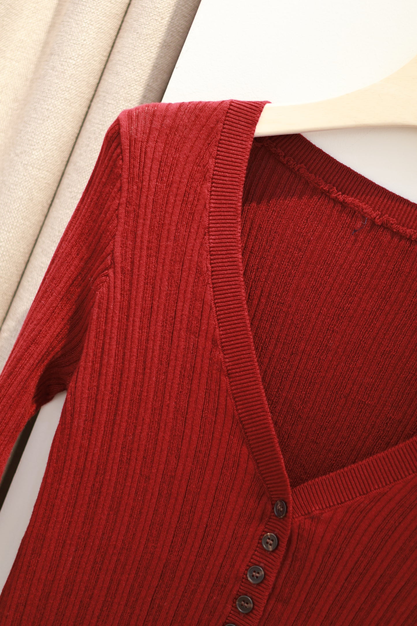 RED V NECK LONG SLEEVE TOP