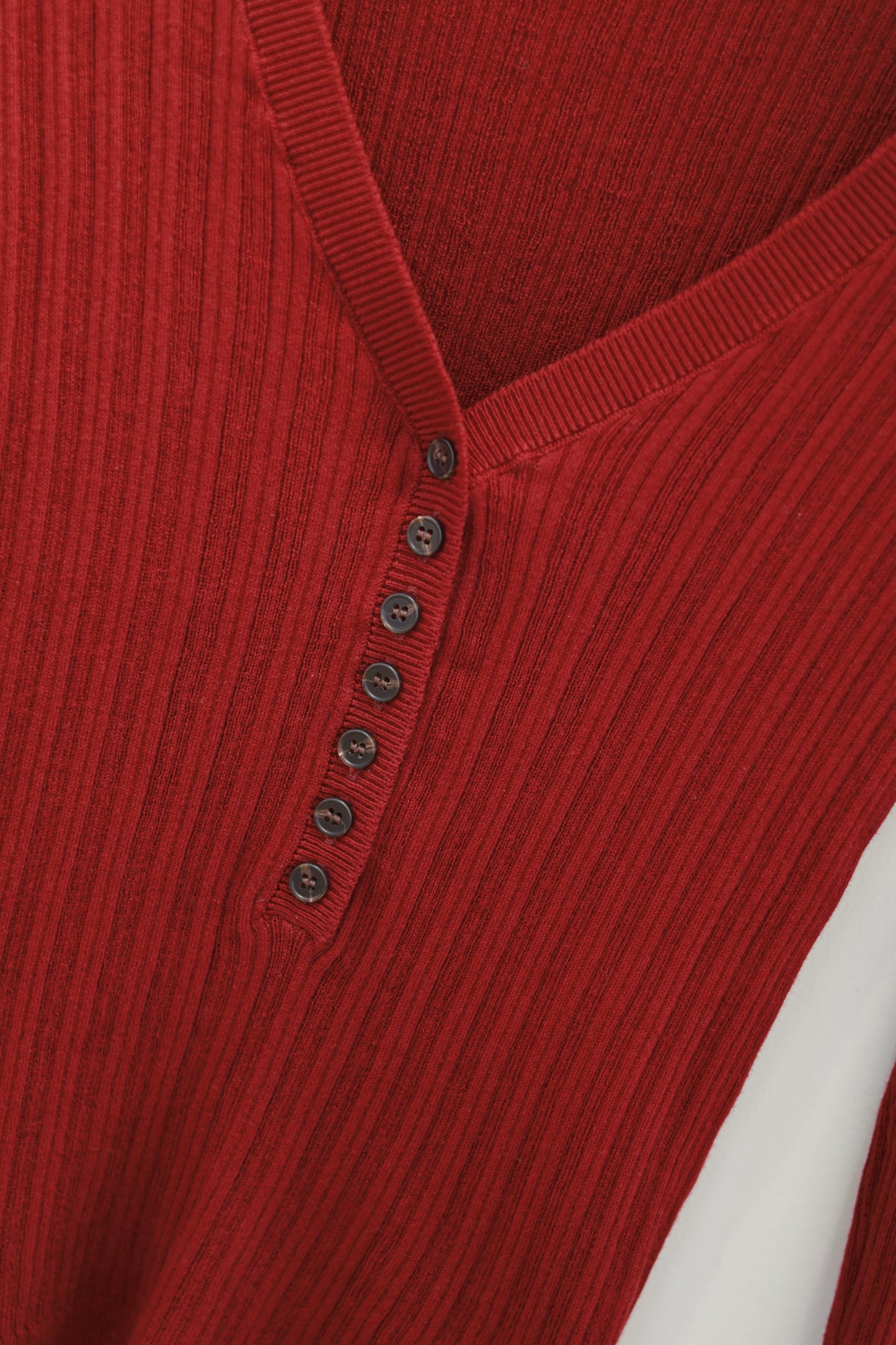 RED V NECK LONG SLEEVE TOP