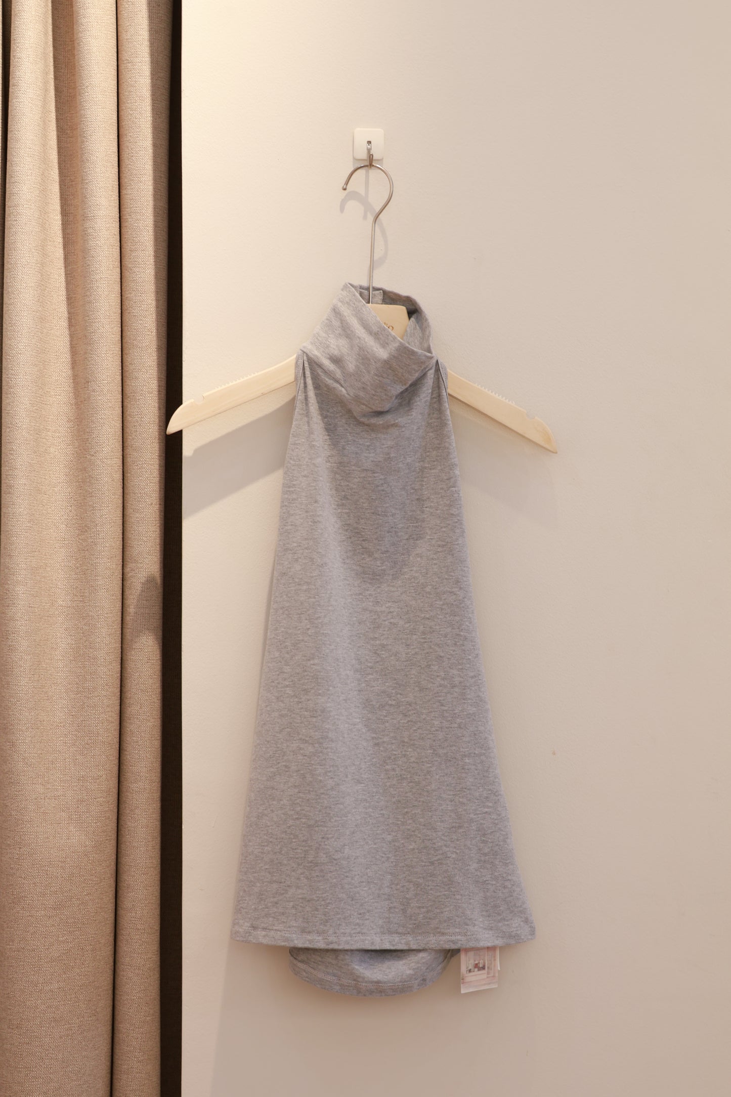 GRAY TURTLE NECK SLEEVELESS TOP