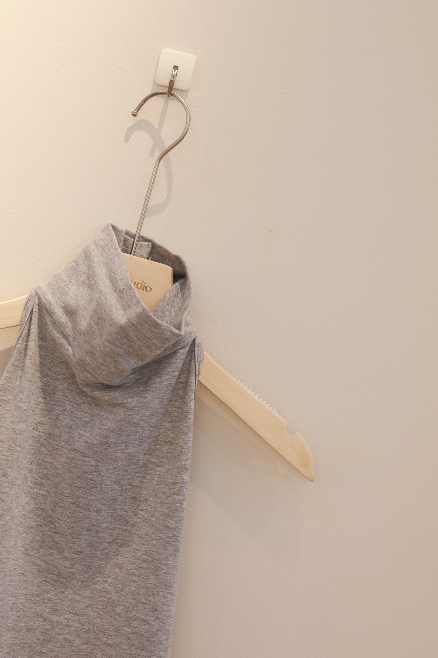 GRAY TURTLE NECK SLEEVELESS TOP