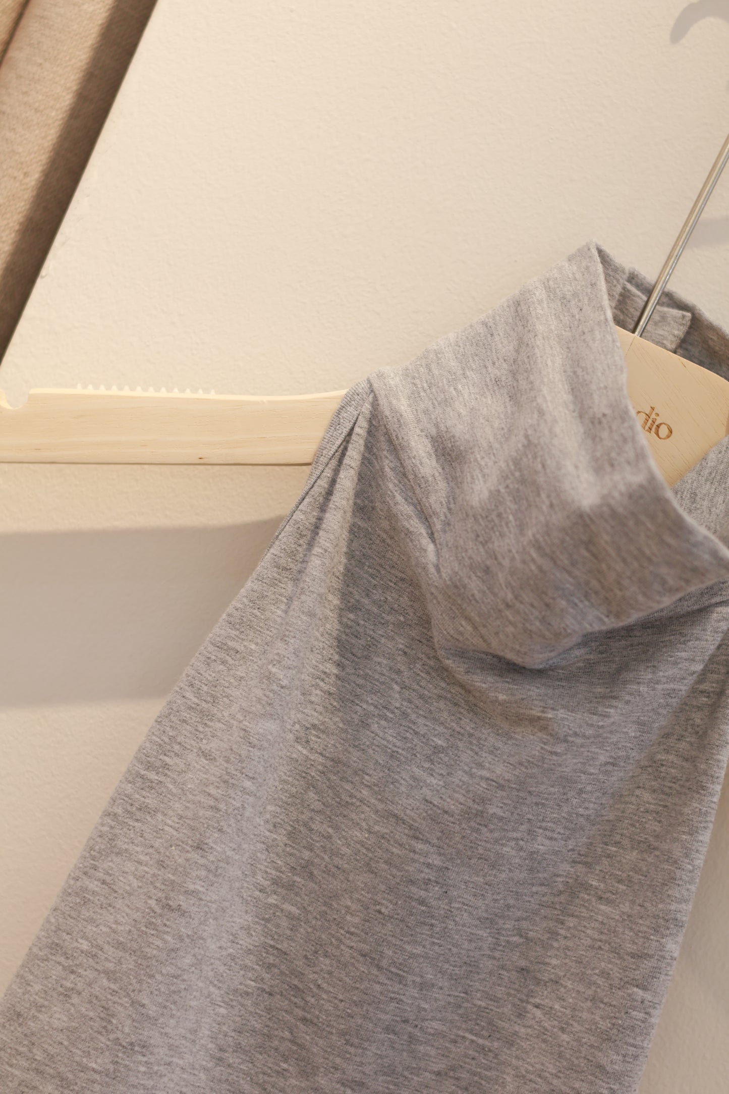 GRAY TURTLE NECK SLEEVELESS TOP