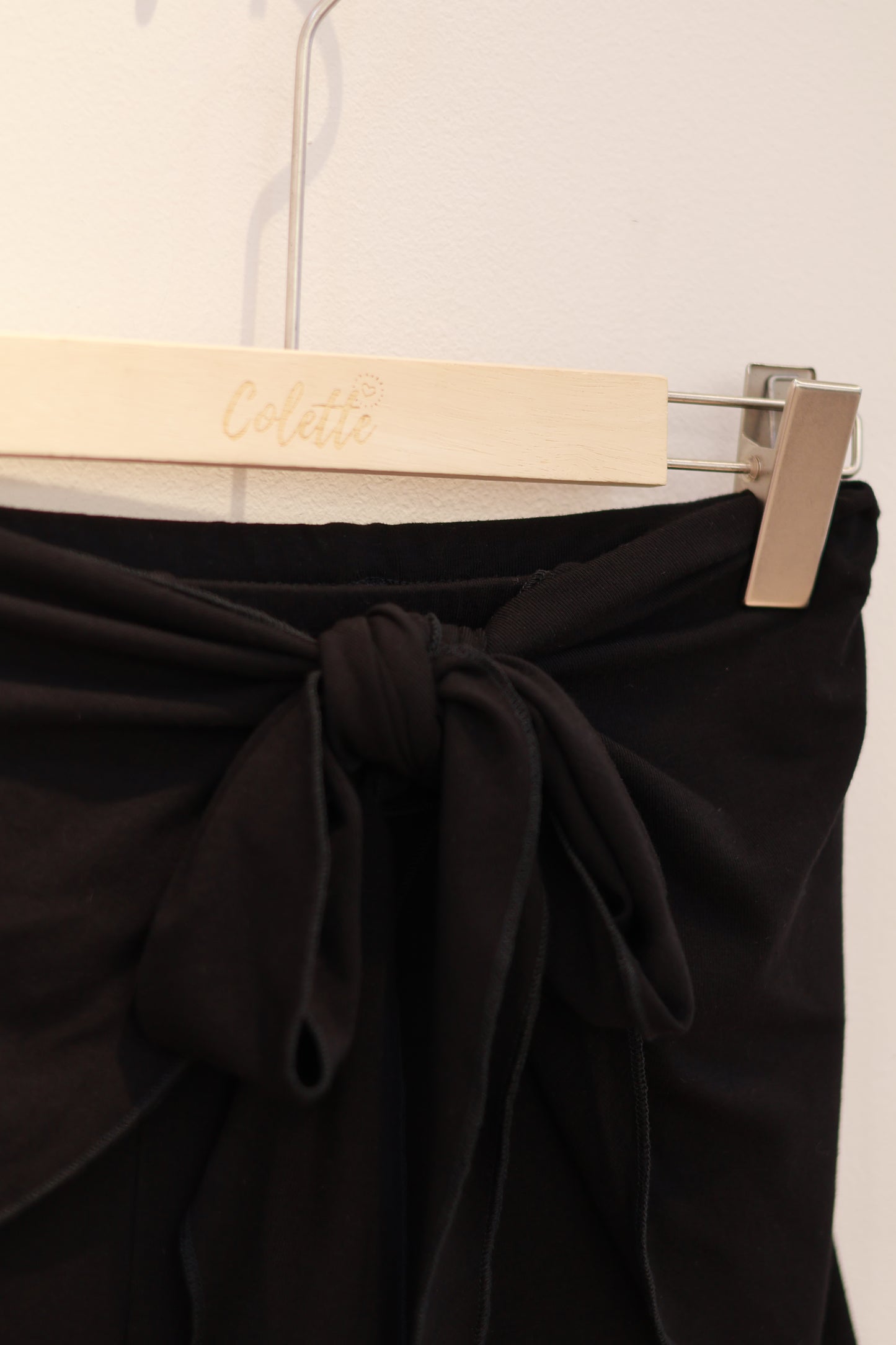 SKIRTLIKE FLARED BOTTOMS