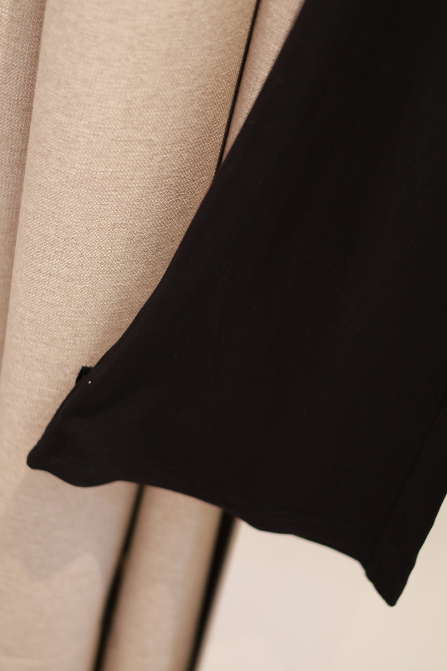 SKIRTLIKE FLARED BOTTOMS
