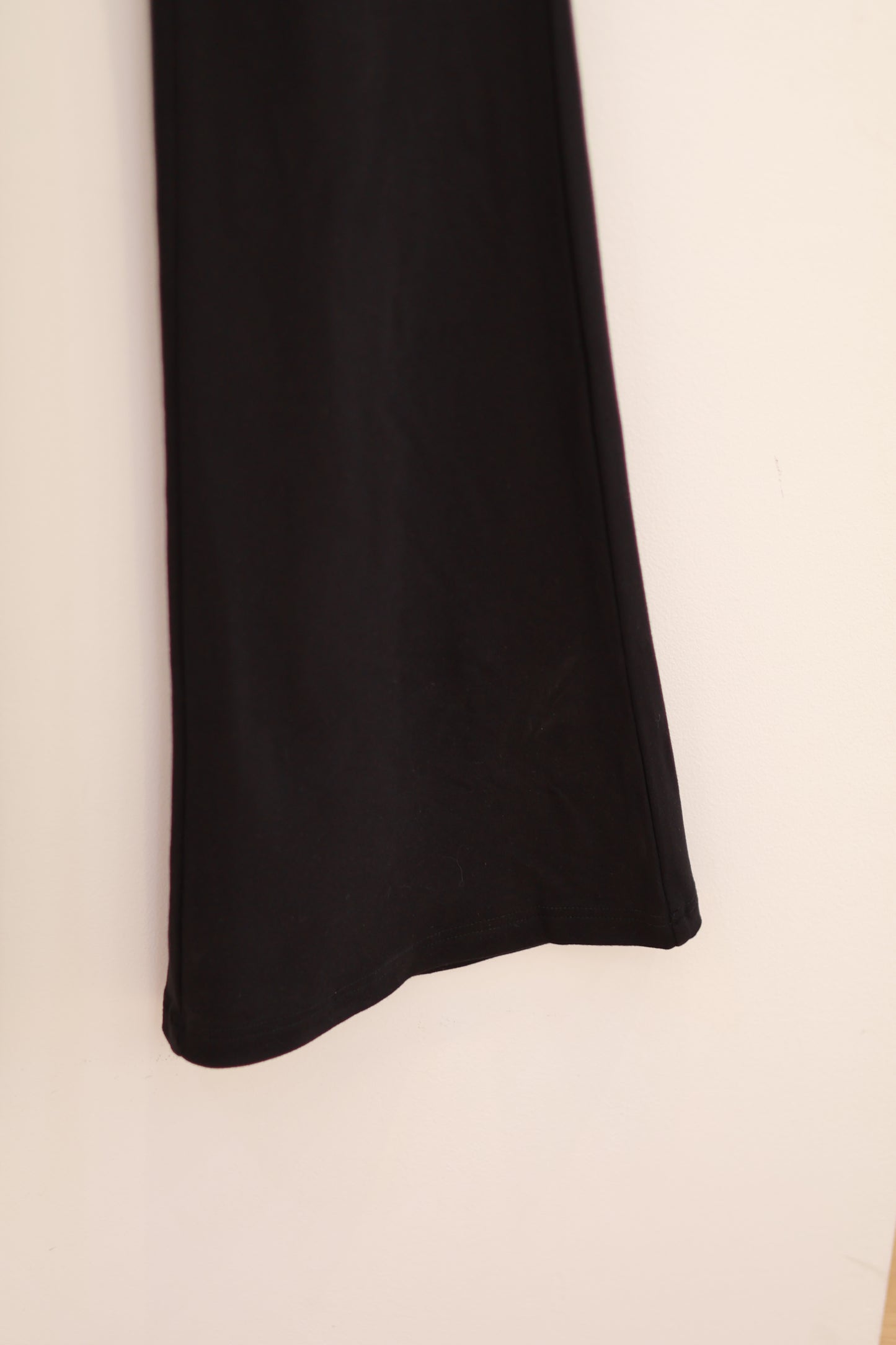 SKIRTLIKE FLARED BOTTOMS