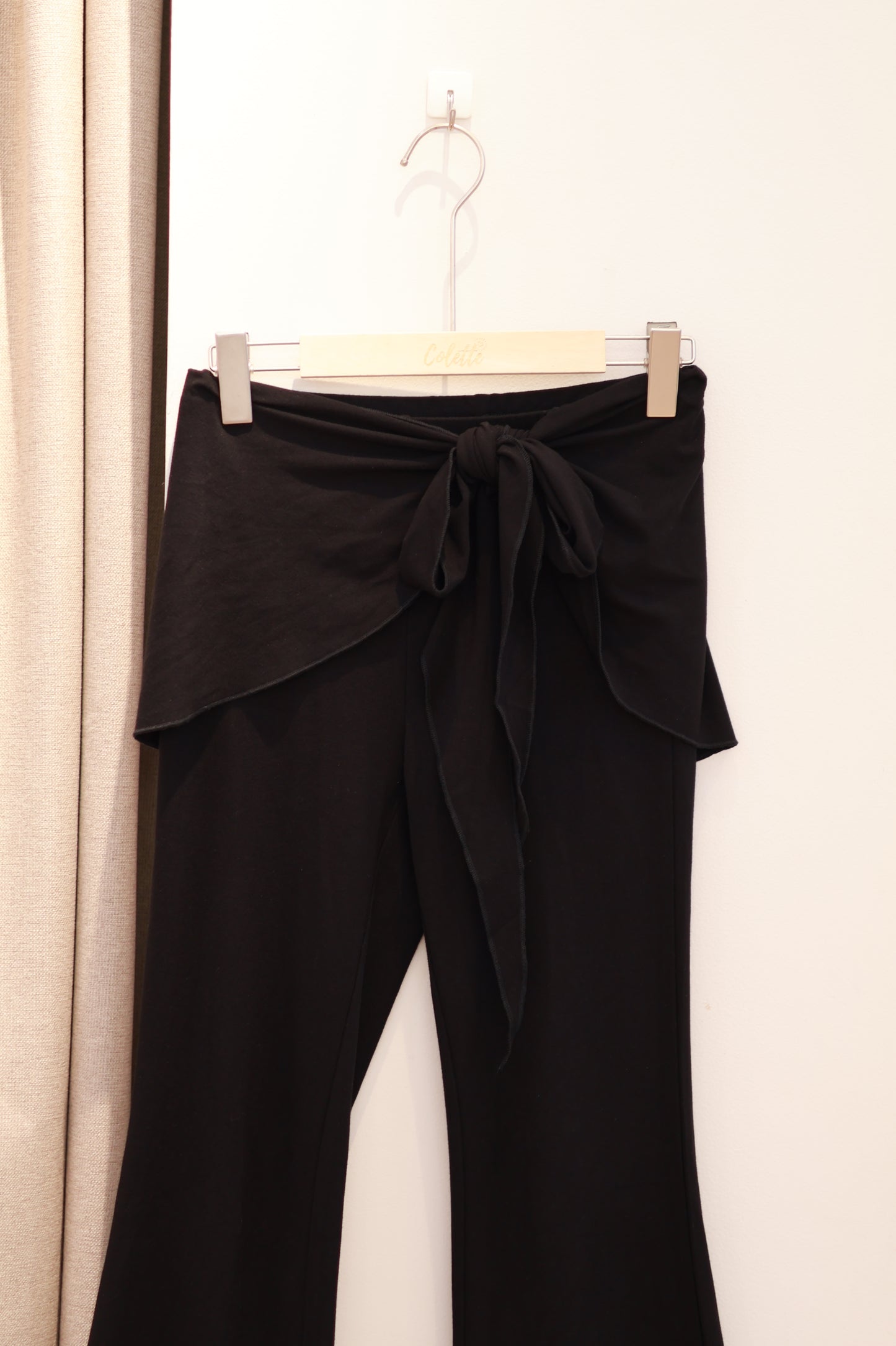 SKIRTLIKE FLARED BOTTOMS