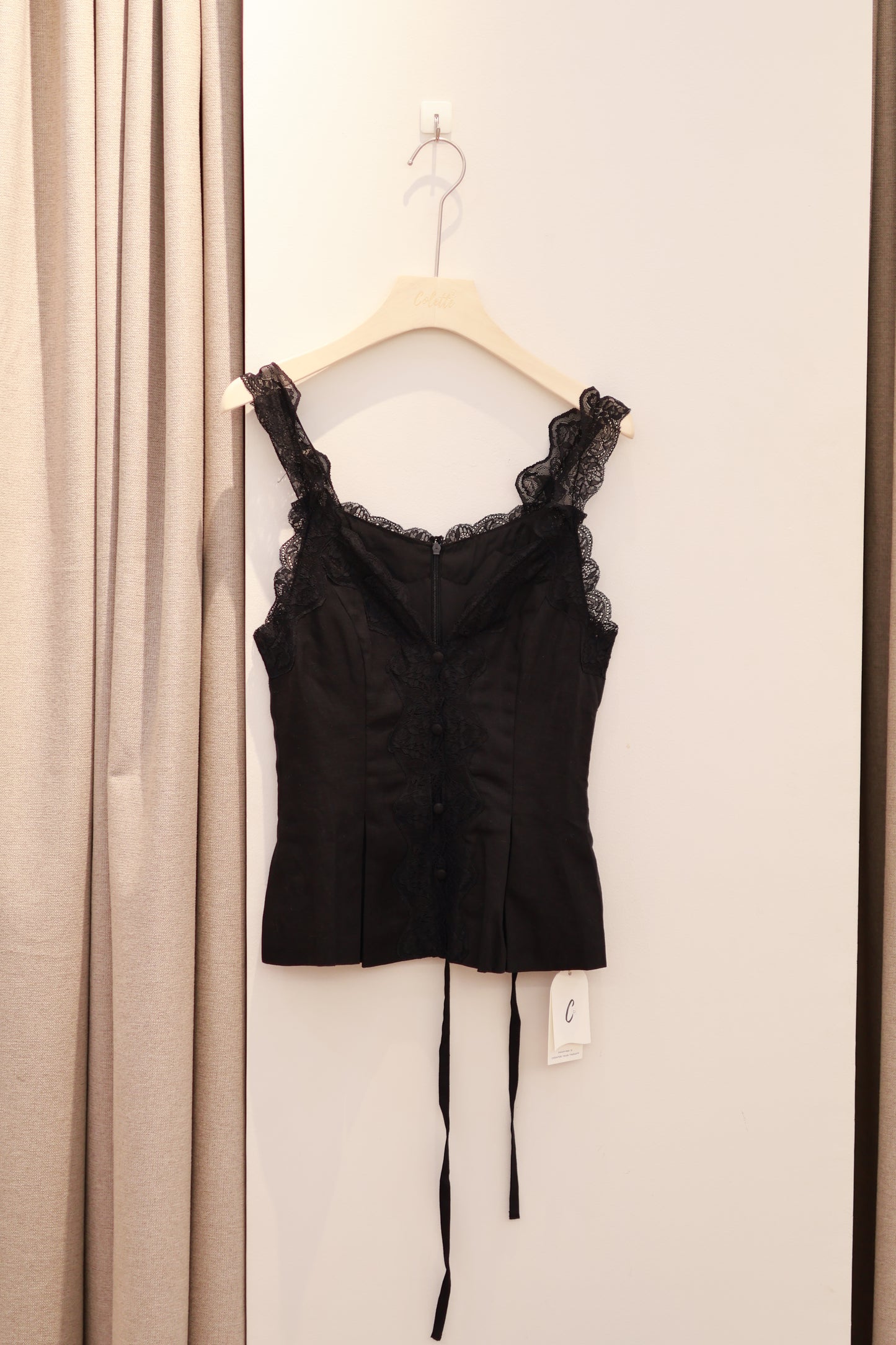 FLOWY LACE V CUT TOP