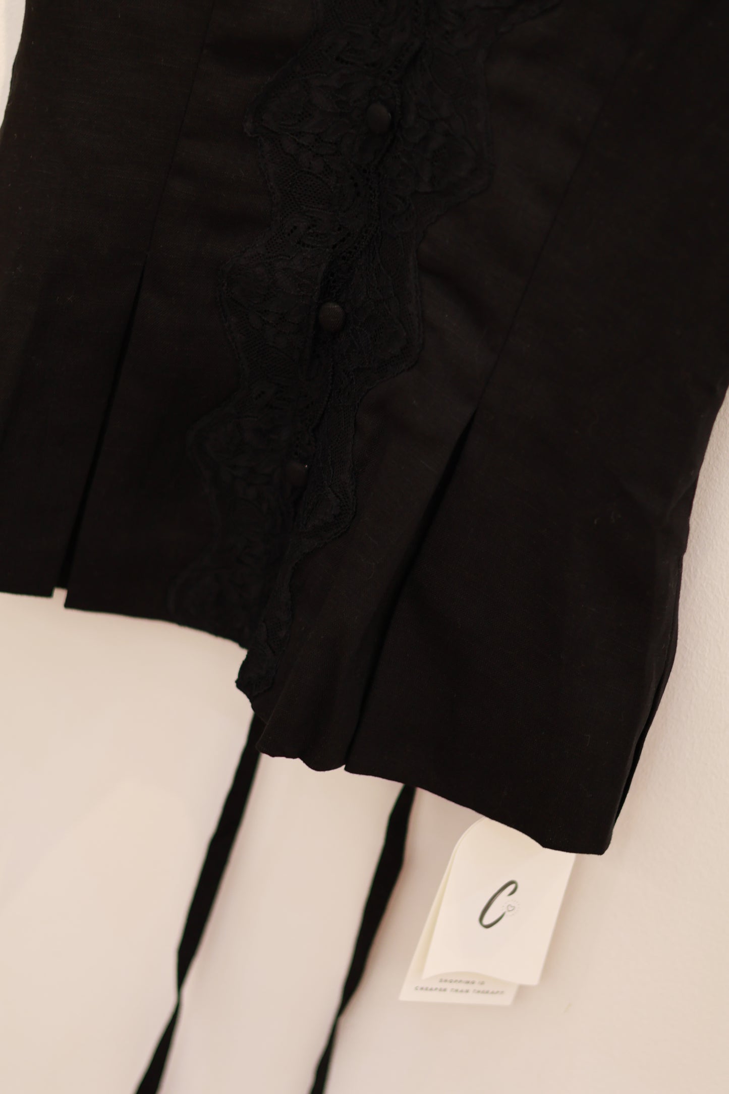 FLOWY LACE V CUT TOP