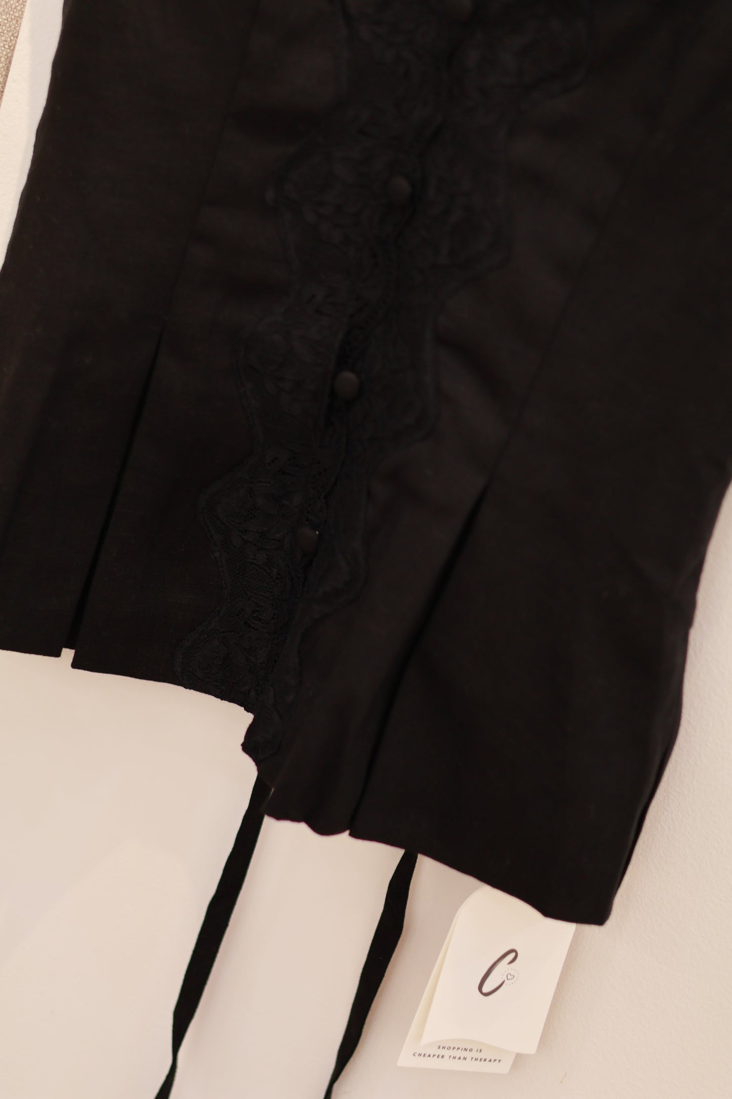 FLOWY LACE V CUT TOP