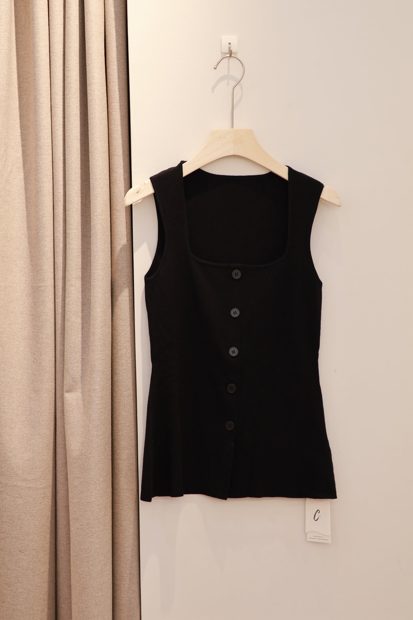 Square neck buttons tank top
