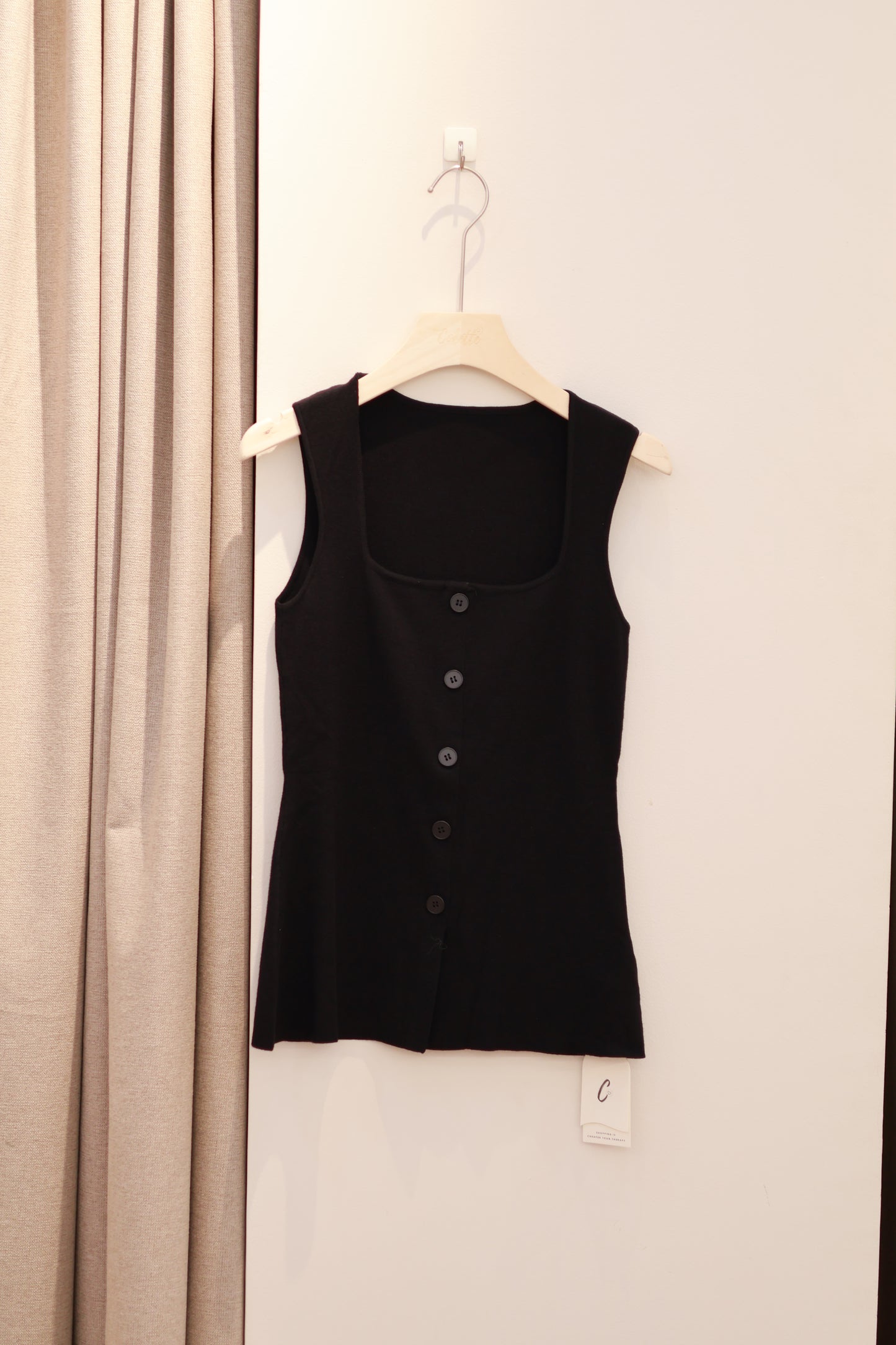 Square neck buttons tank top