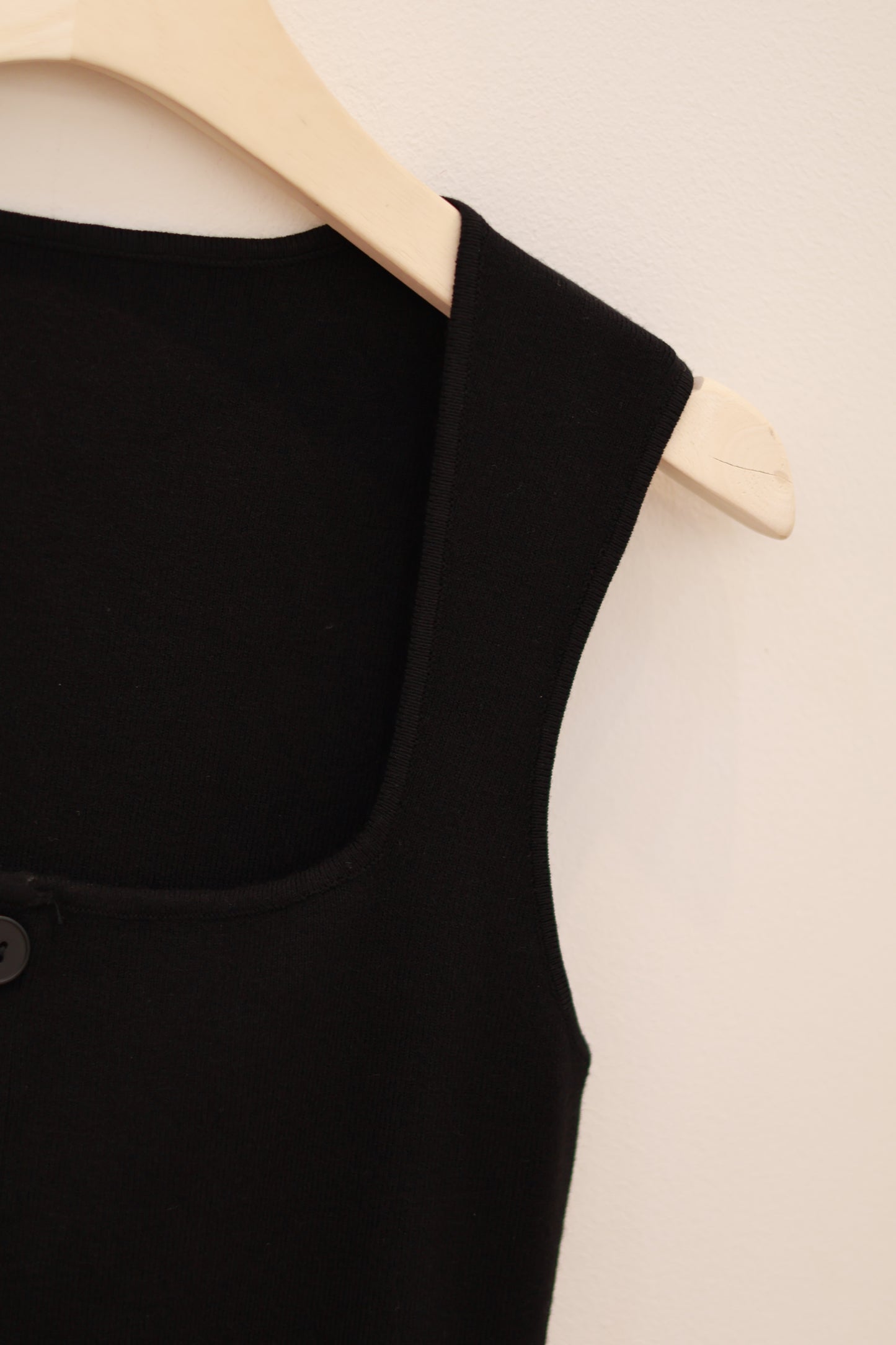 Square neck buttons tank top
