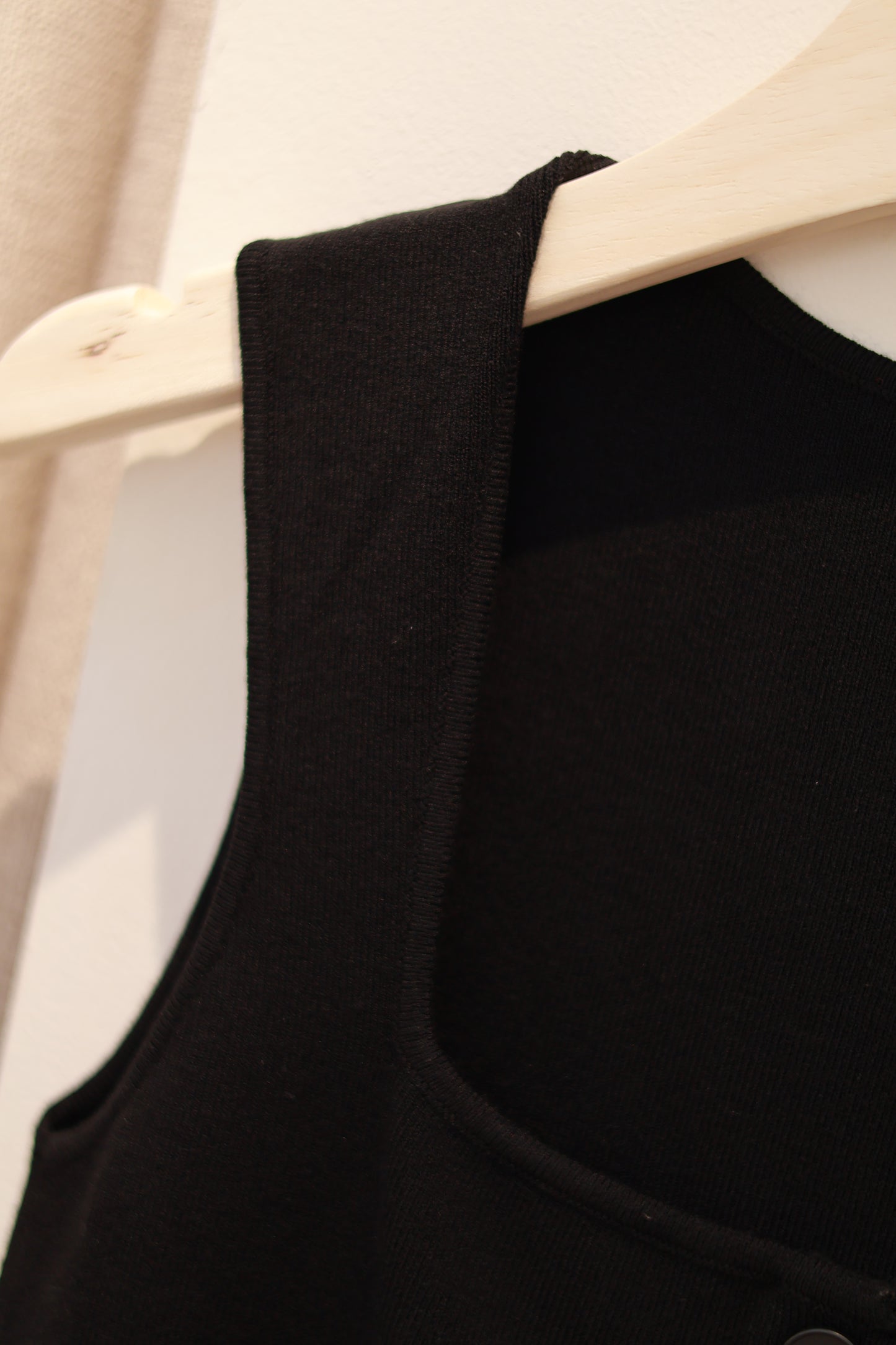Square neck buttons tank top