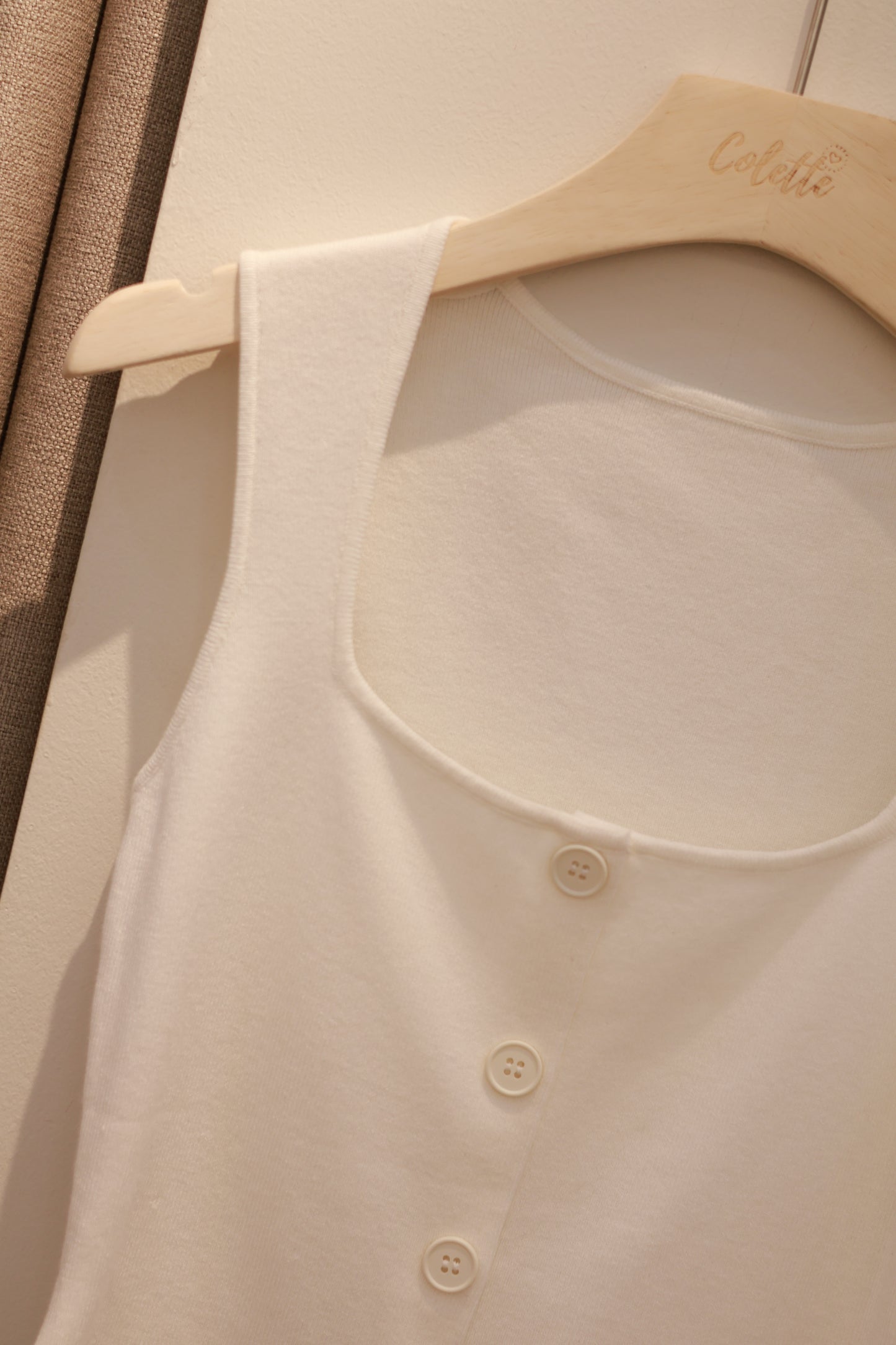 Square neck buttons tank top