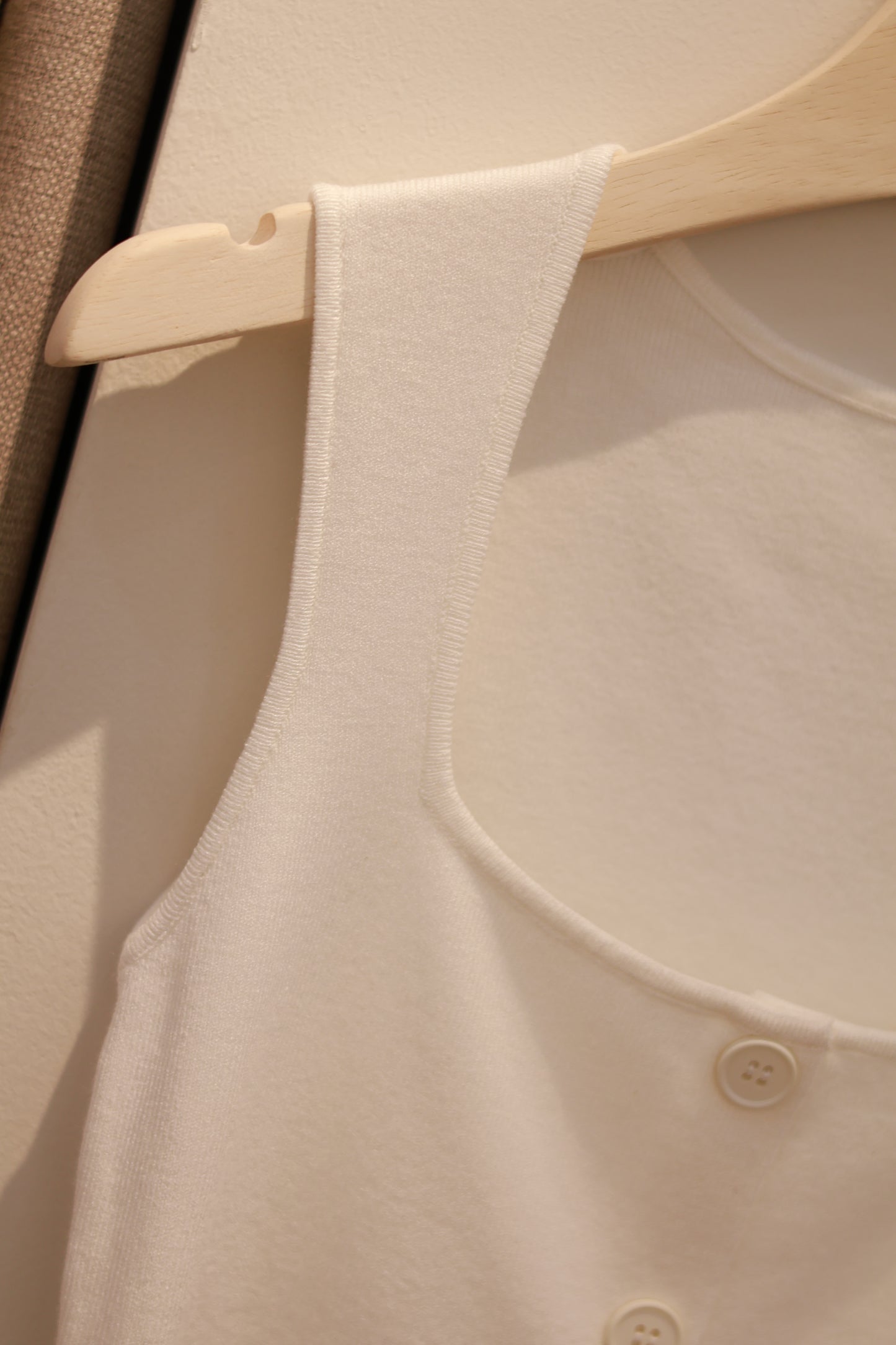 Square neck buttons tank top