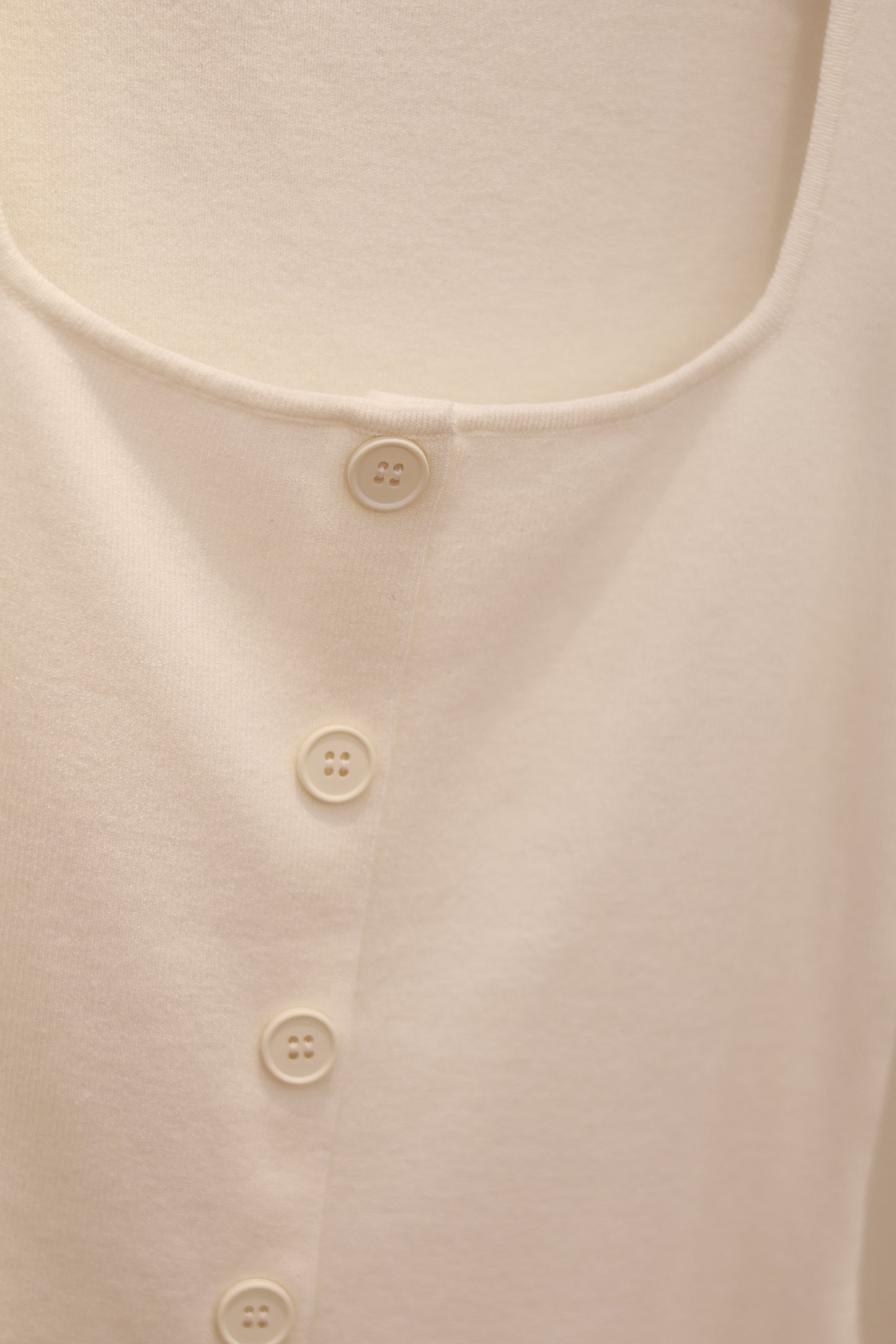 Square neck buttons tank top