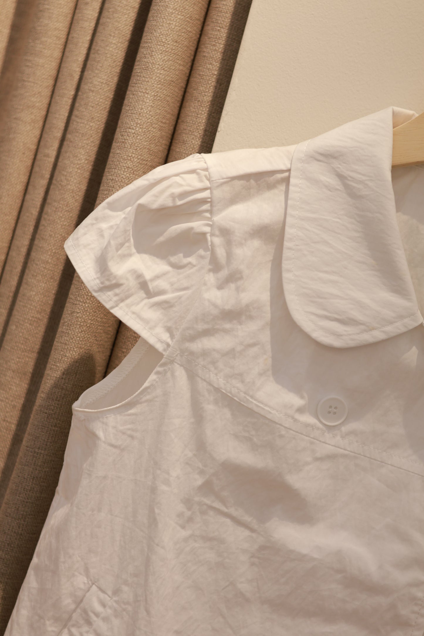 Buttons short sleeve white blouse