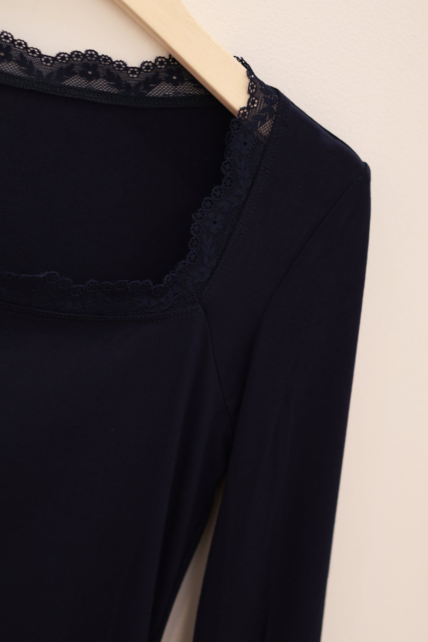 LONG SLEEVE NAVY LACE TOP