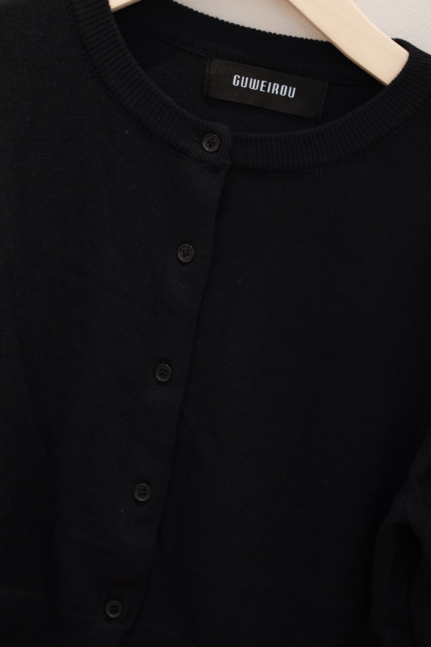 BLACK BASIC CARDIGAN