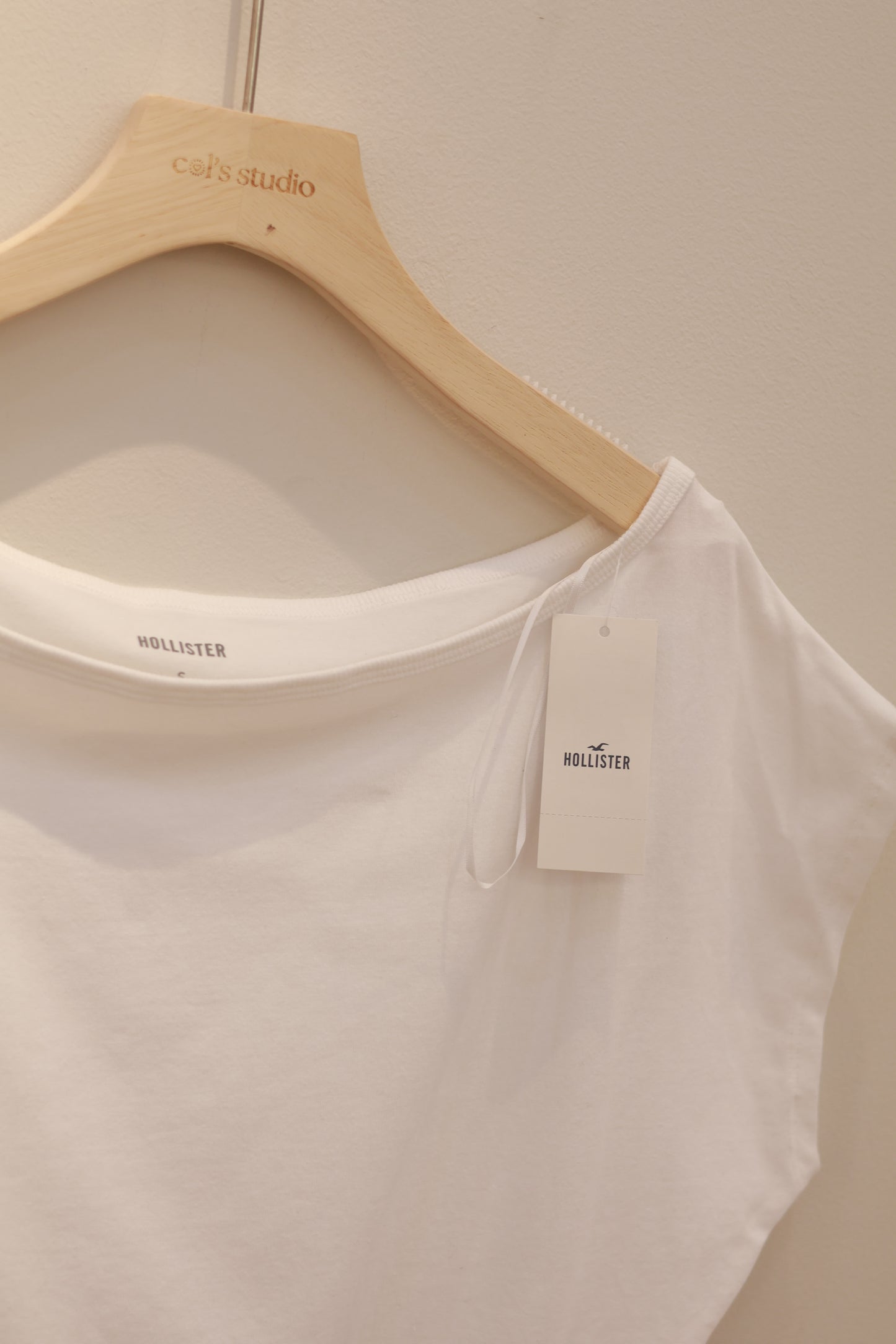 HOLLISTER BASIC HALF SHOULDER