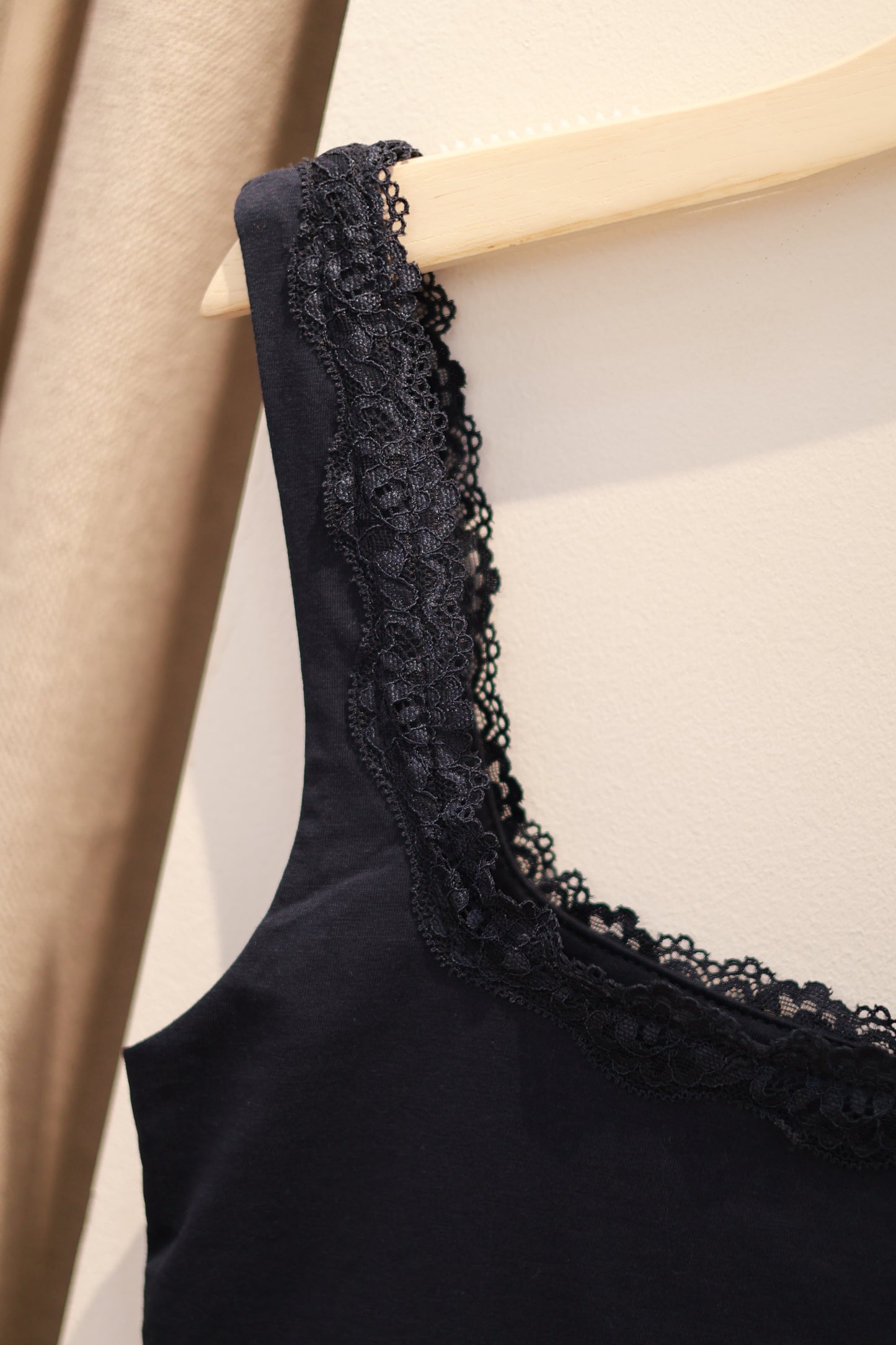 SUBDUED LACE TANK TOP