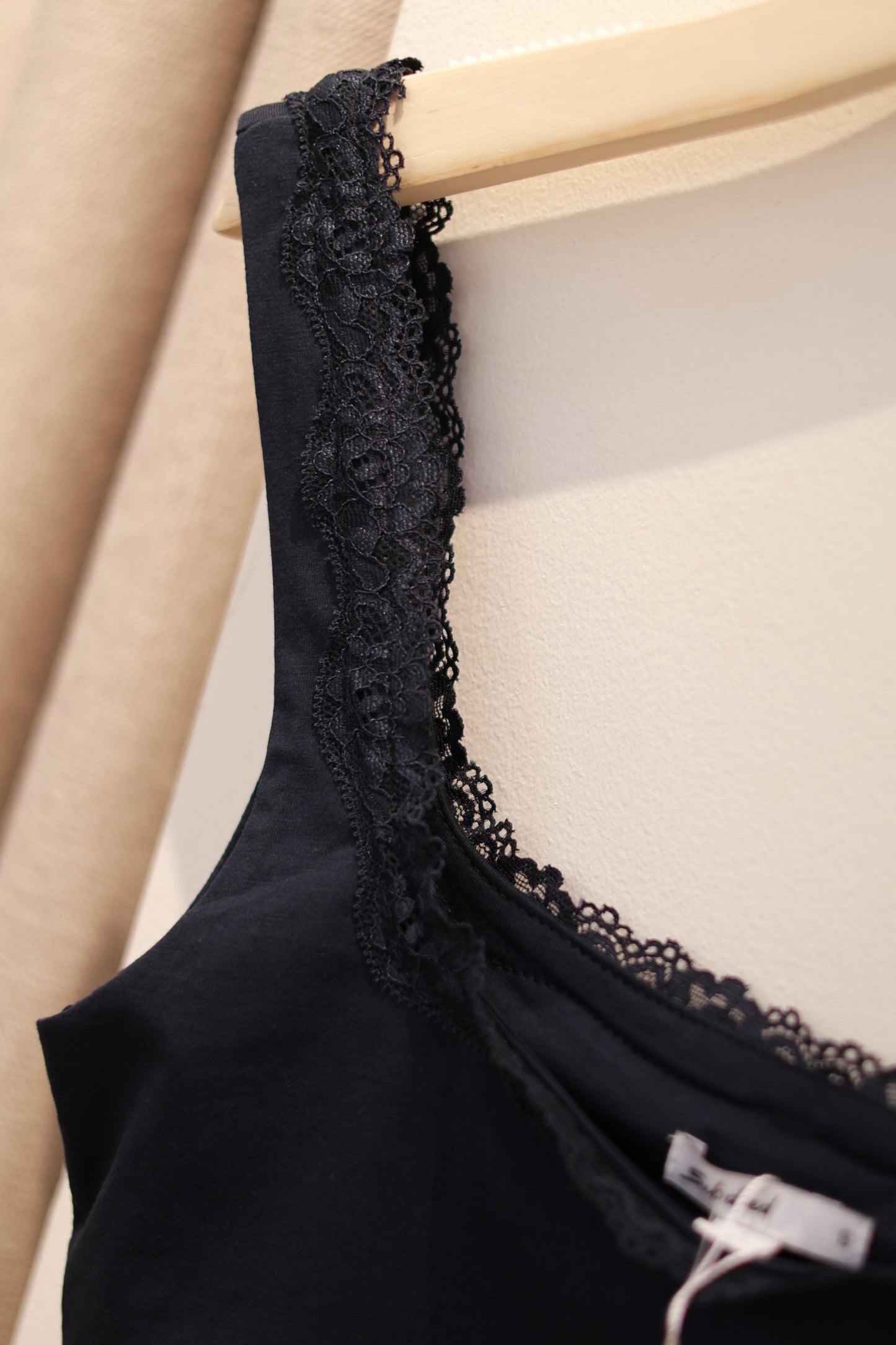 SUBDUED LACE TANK TOP