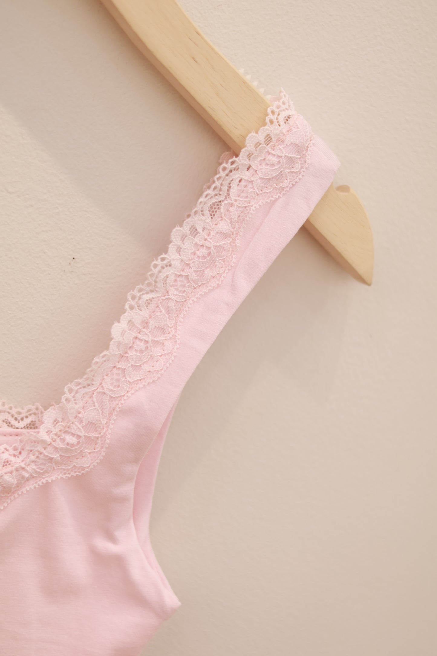 SUBDUED LACE TANK TOP