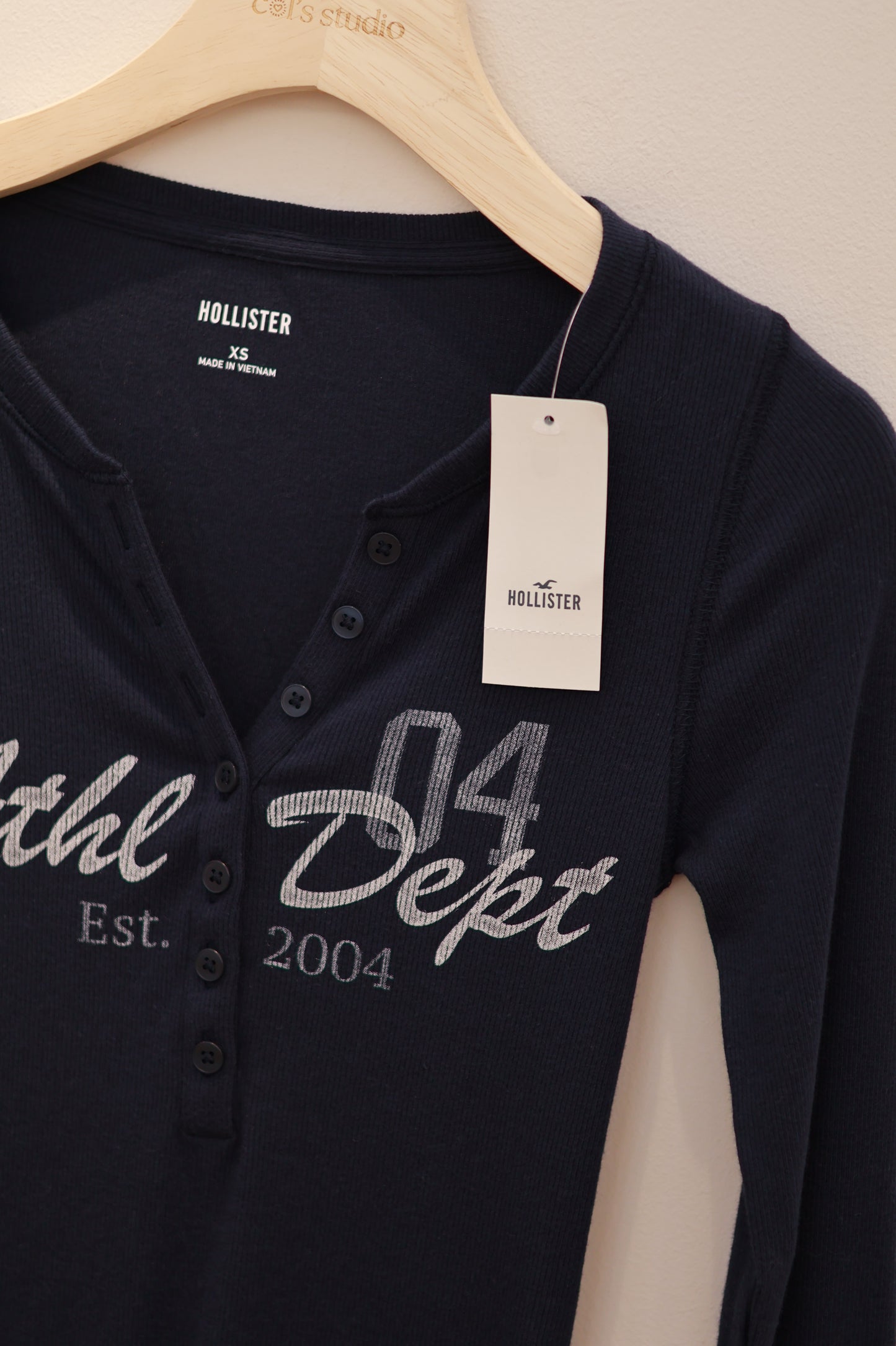 HOLLISTER NAVY LONG SLEEVE