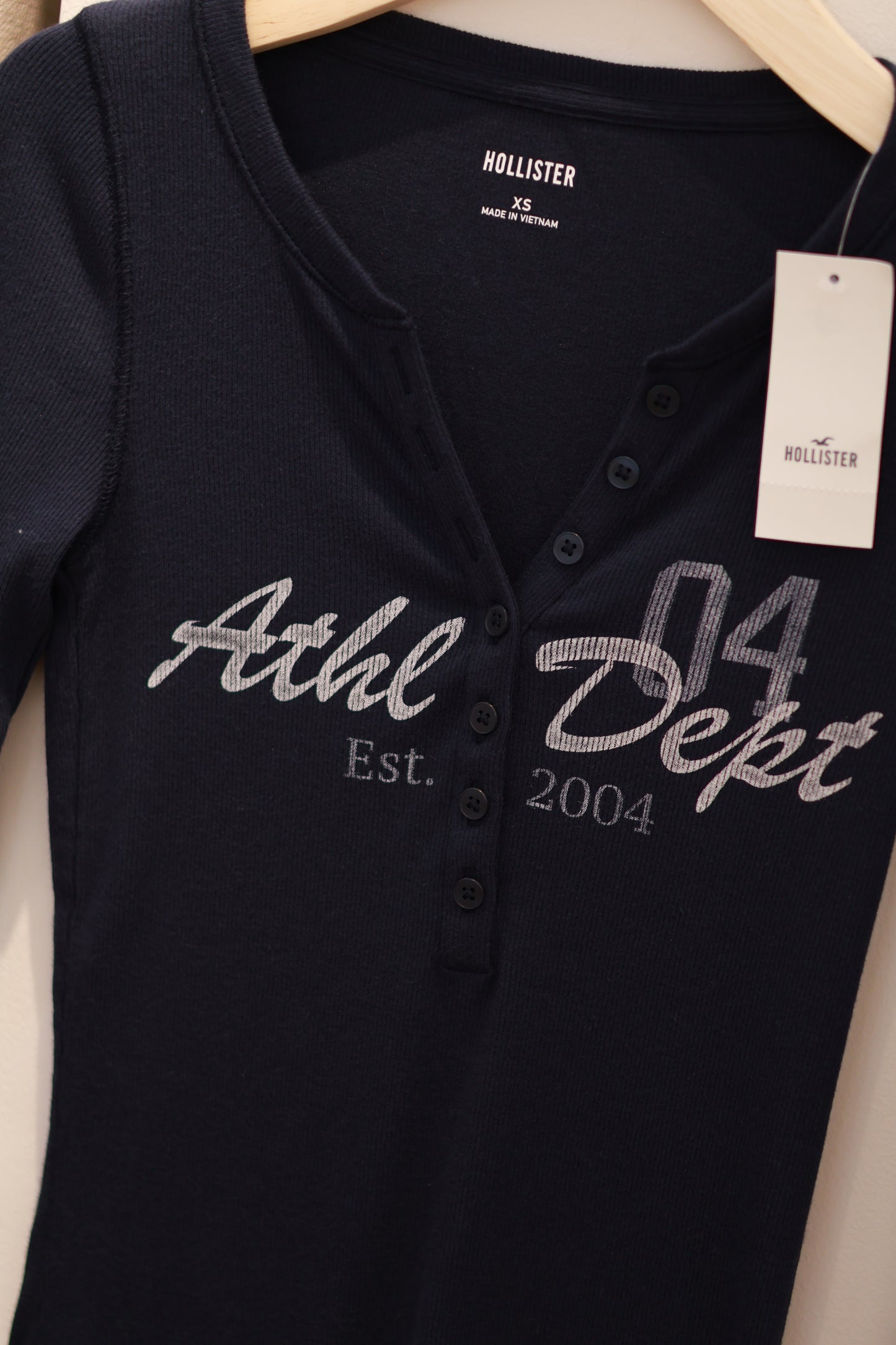 HOLLISTER NAVY LONG SLEEVE