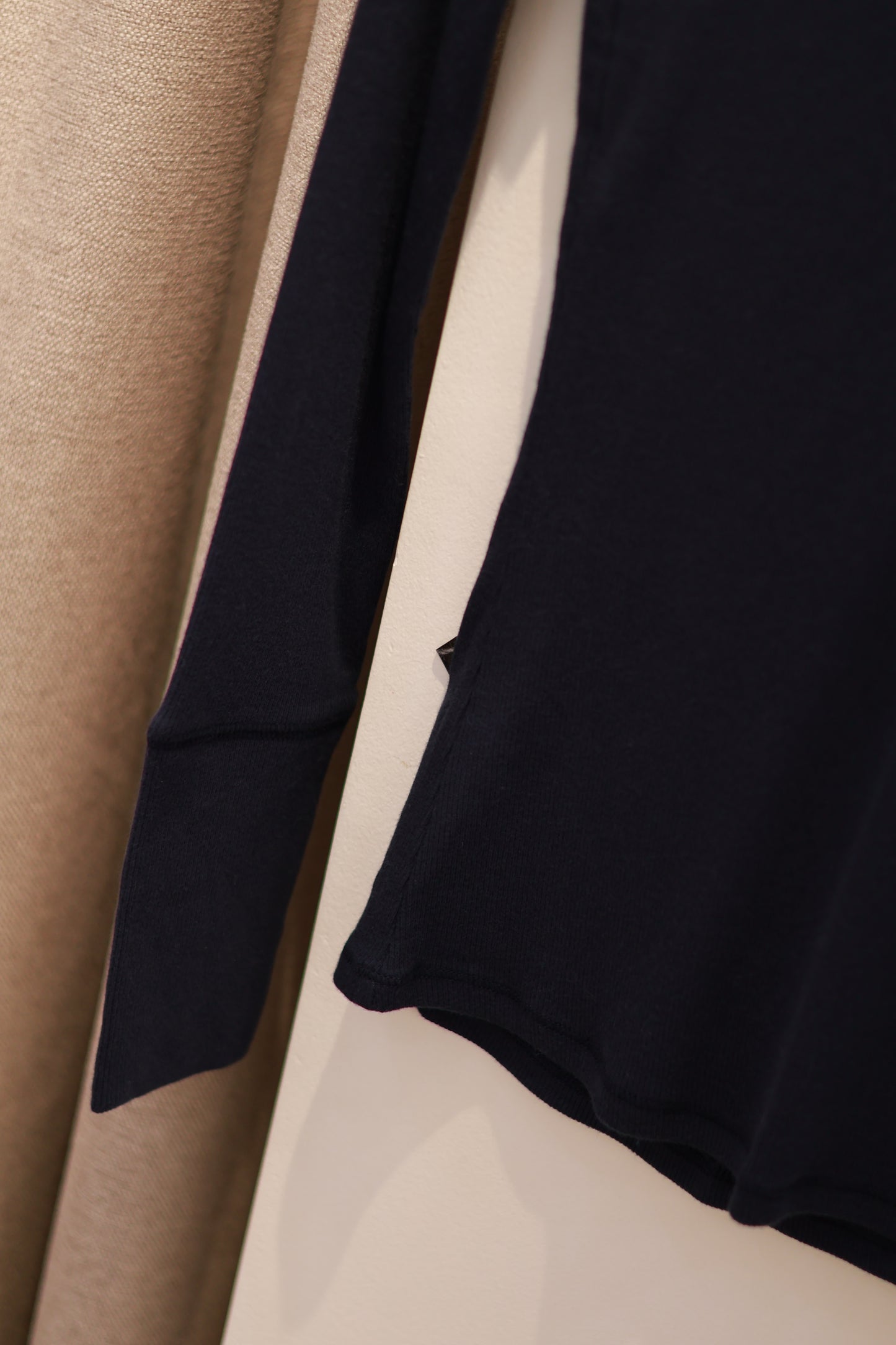HOLLISTER NAVY LONG SLEEVE