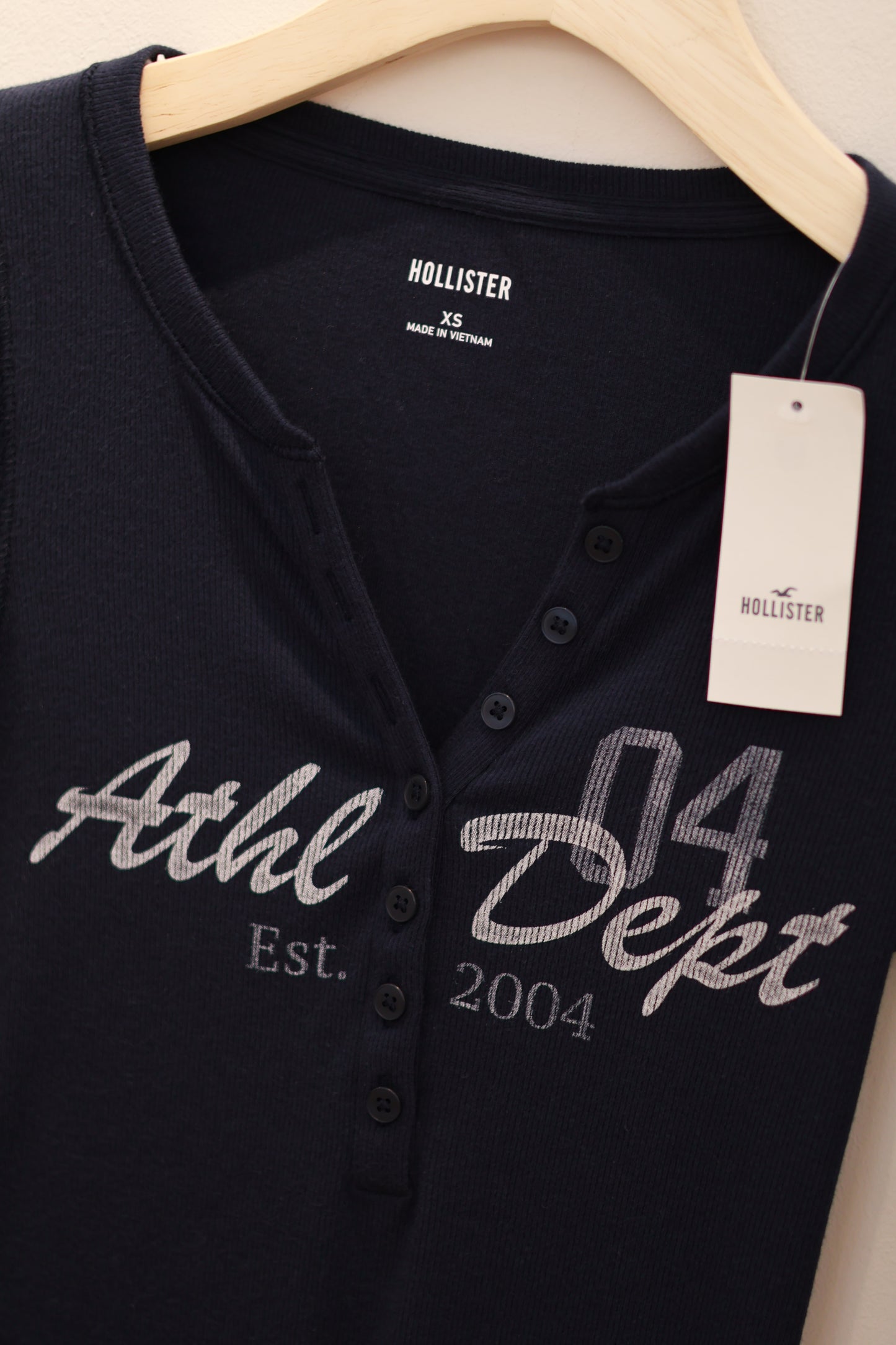 HOLLISTER NAVY LONG SLEEVE