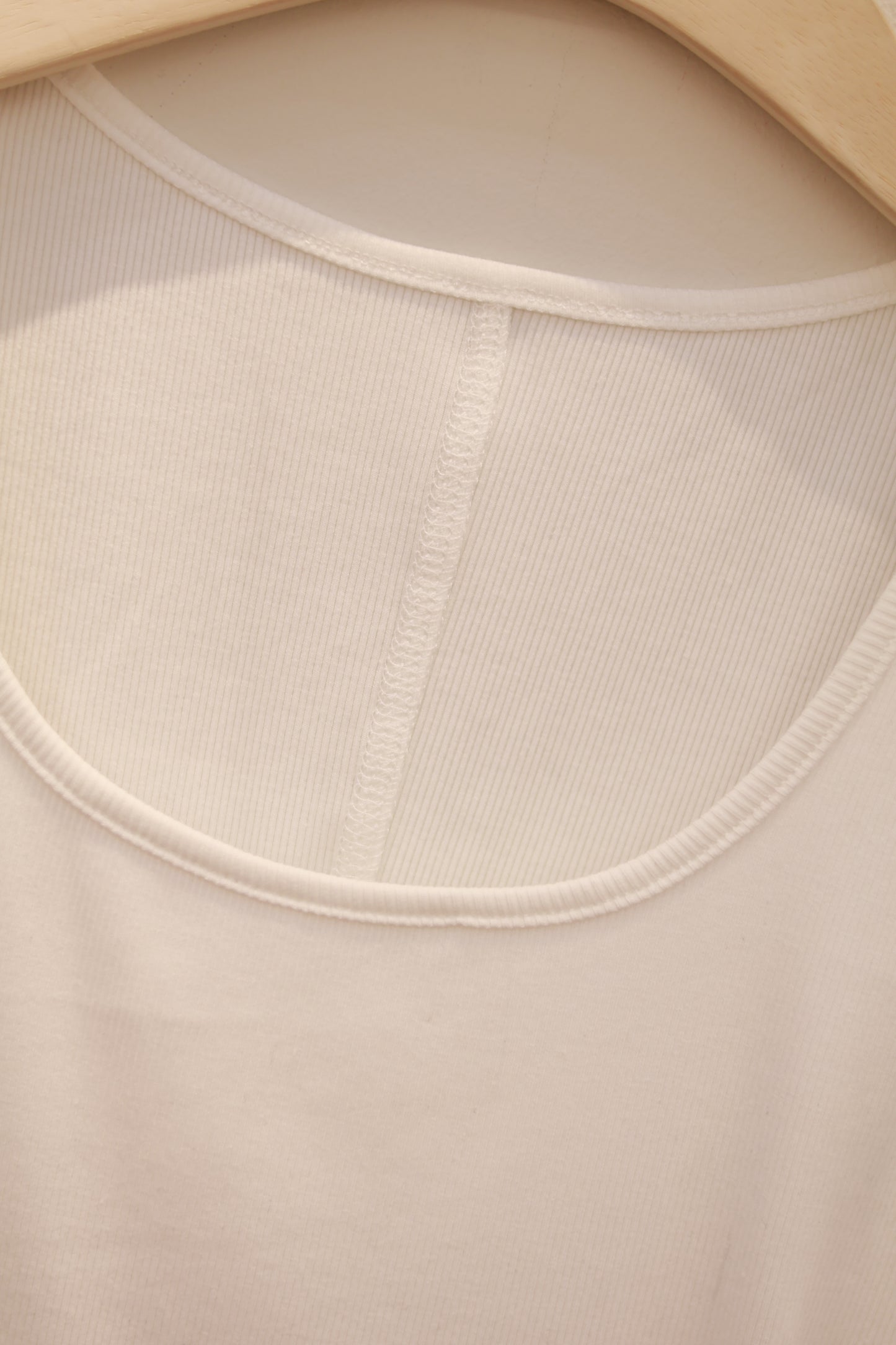 ROSE PRINT WHITE TANK TOP