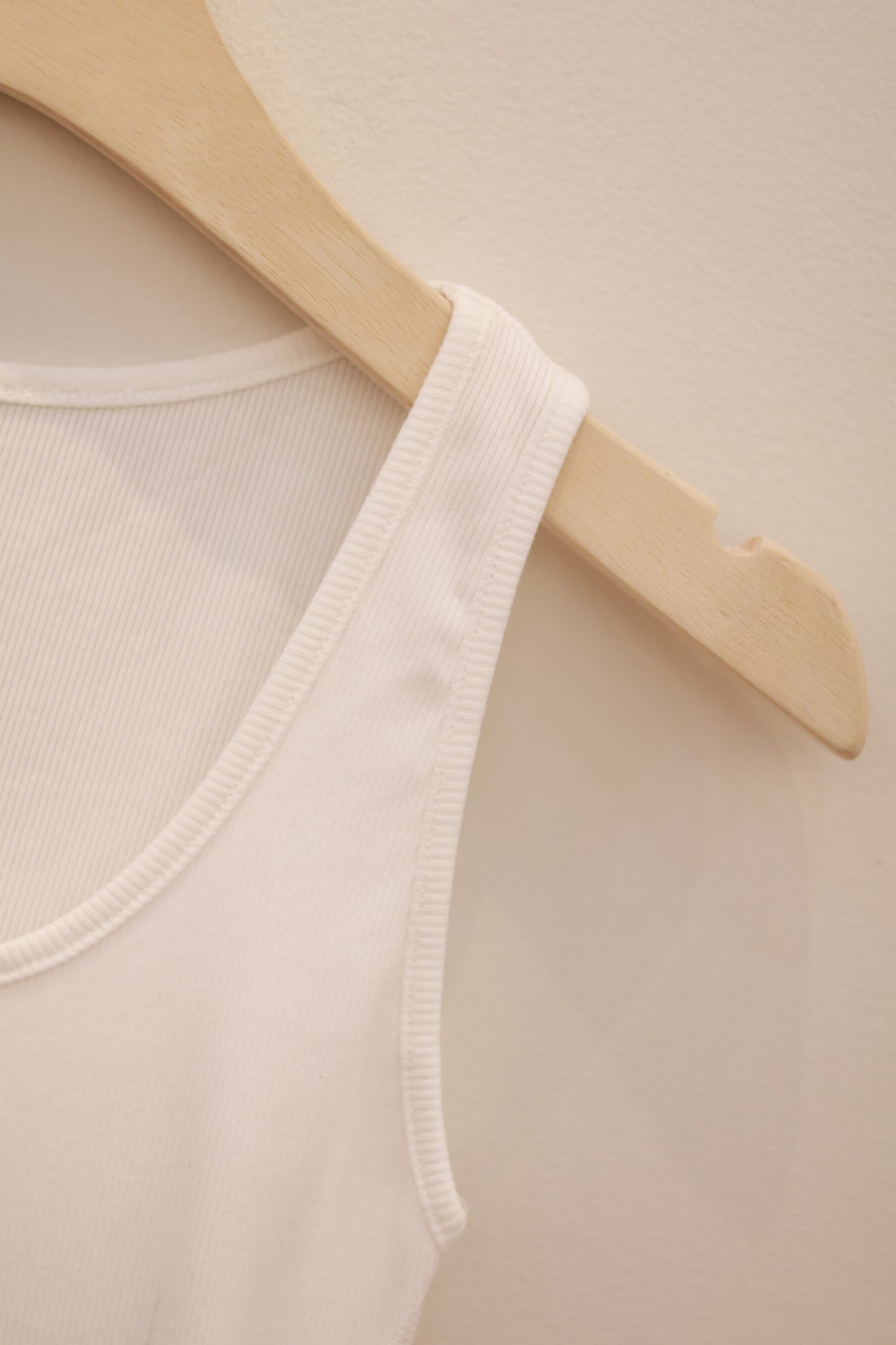 ROSE PRINT WHITE TANK TOP
