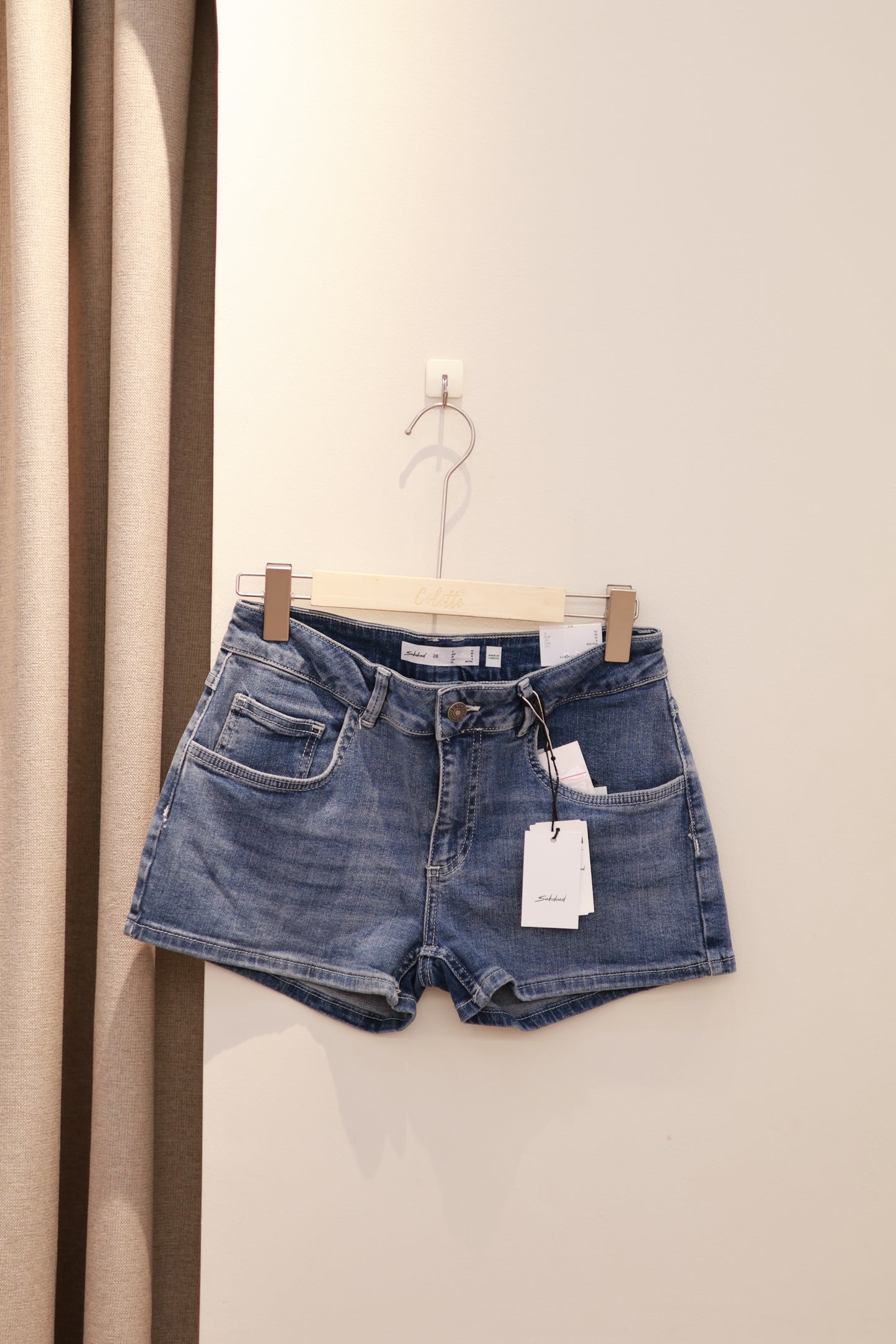 SUBDUED FLOWER SHORTS